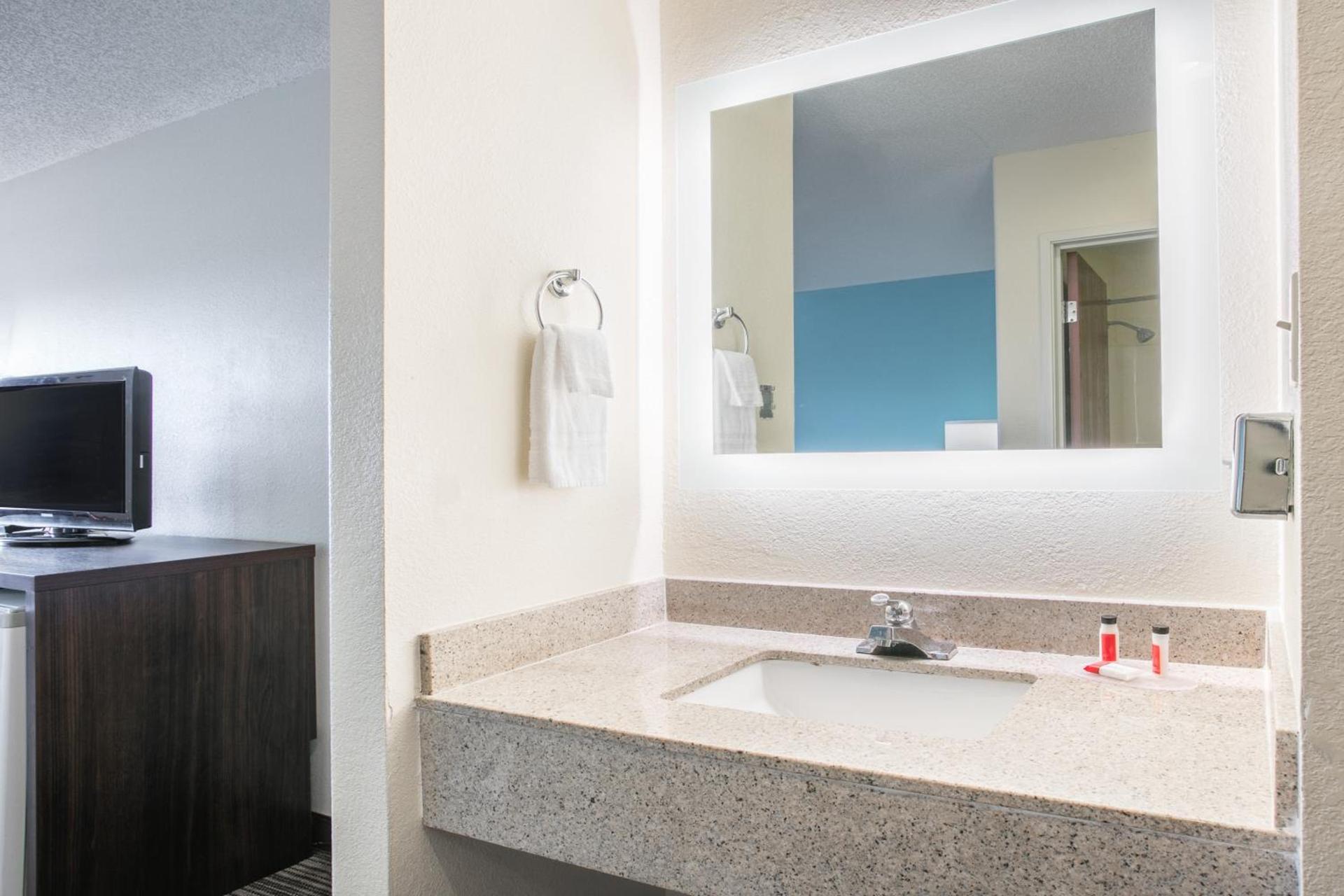 Howard Johnson by Wyndham Scott Lafayette photo 8