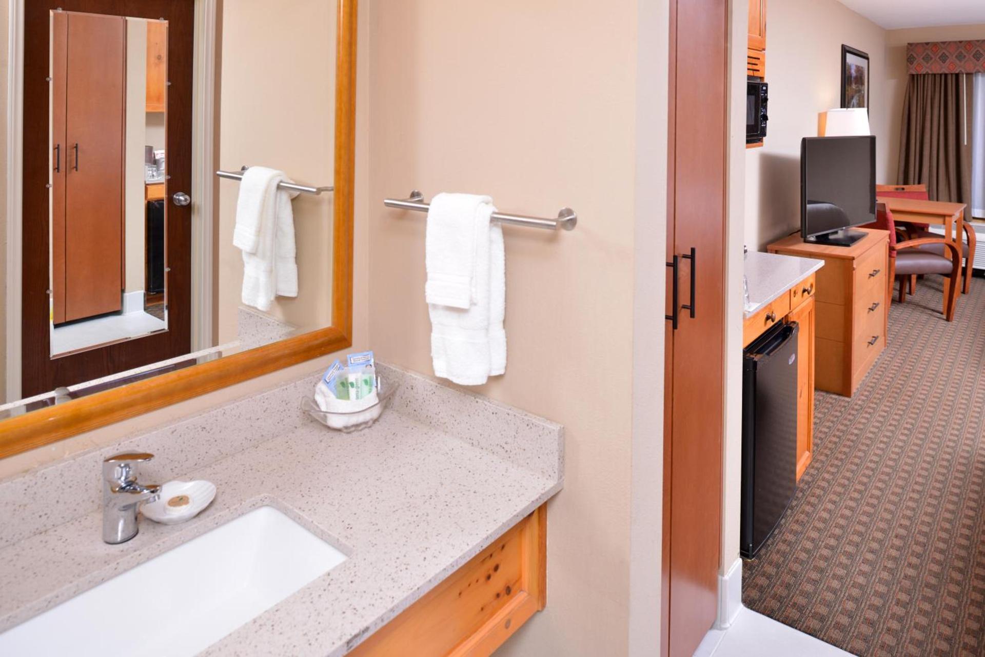 Best Western Plus Olympic Inn photo 69