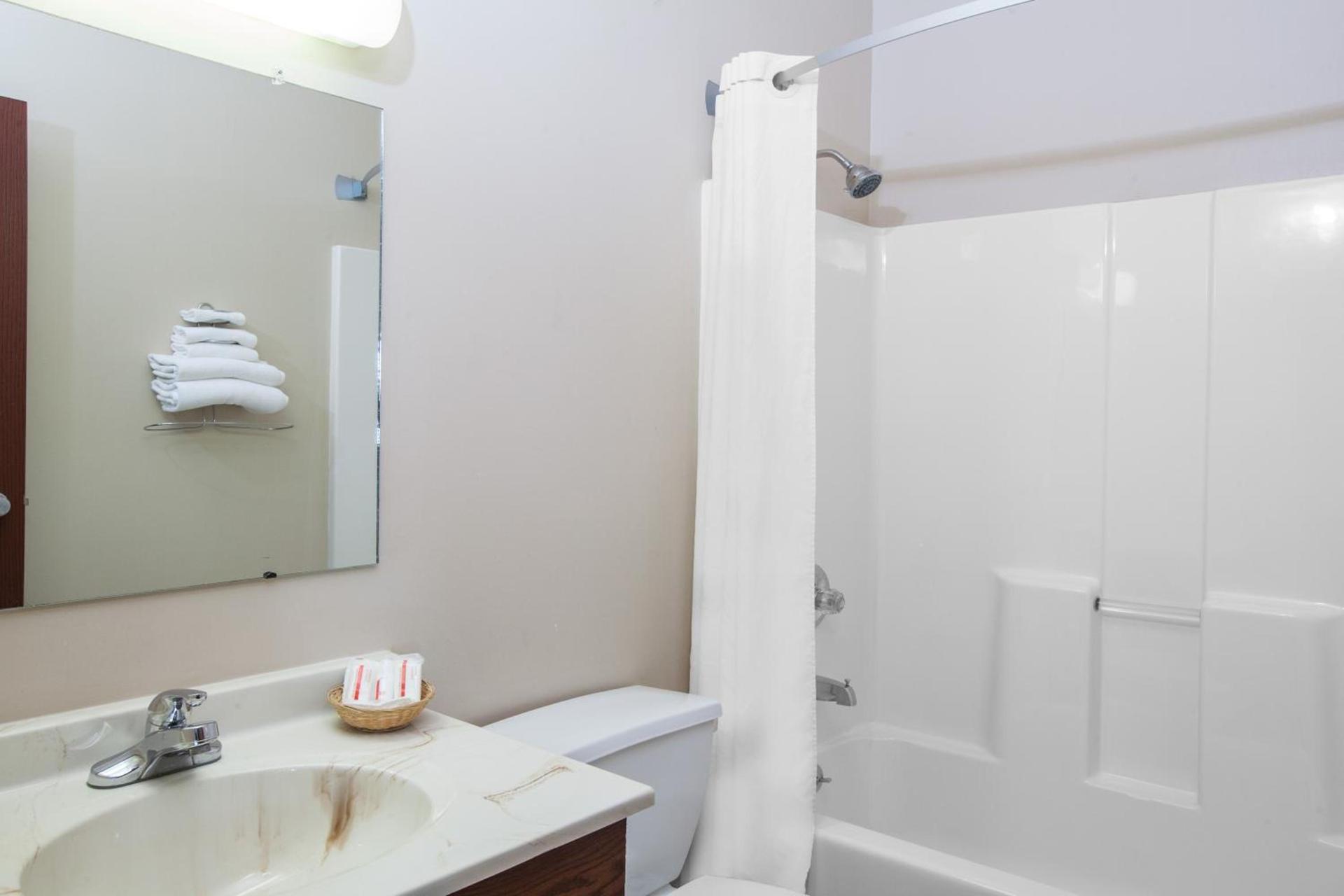 Super 8 by Wyndham Mason City photo 36