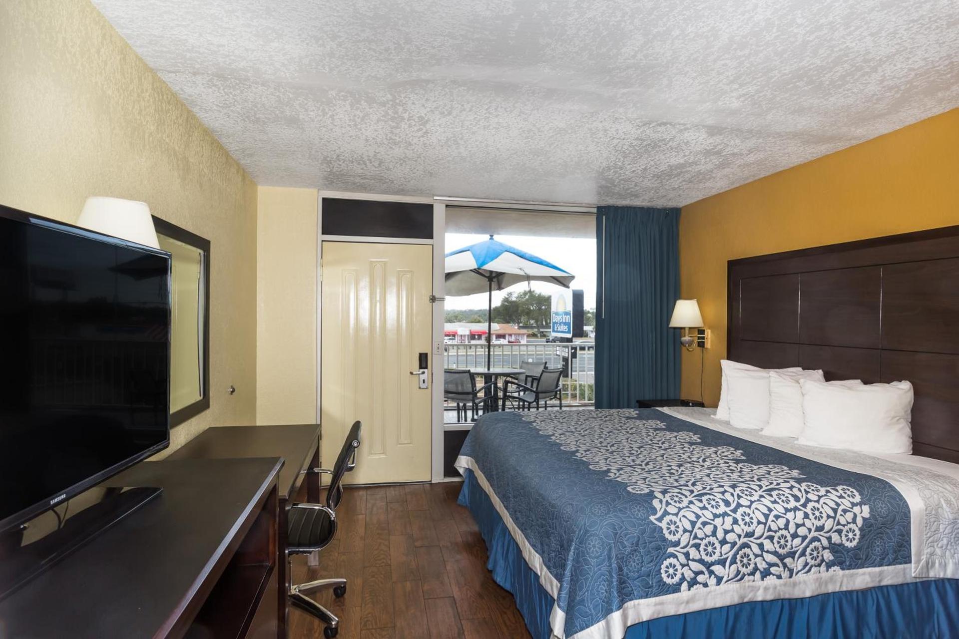 Days Inn & Suites by Wyndham Port Richey photo 46