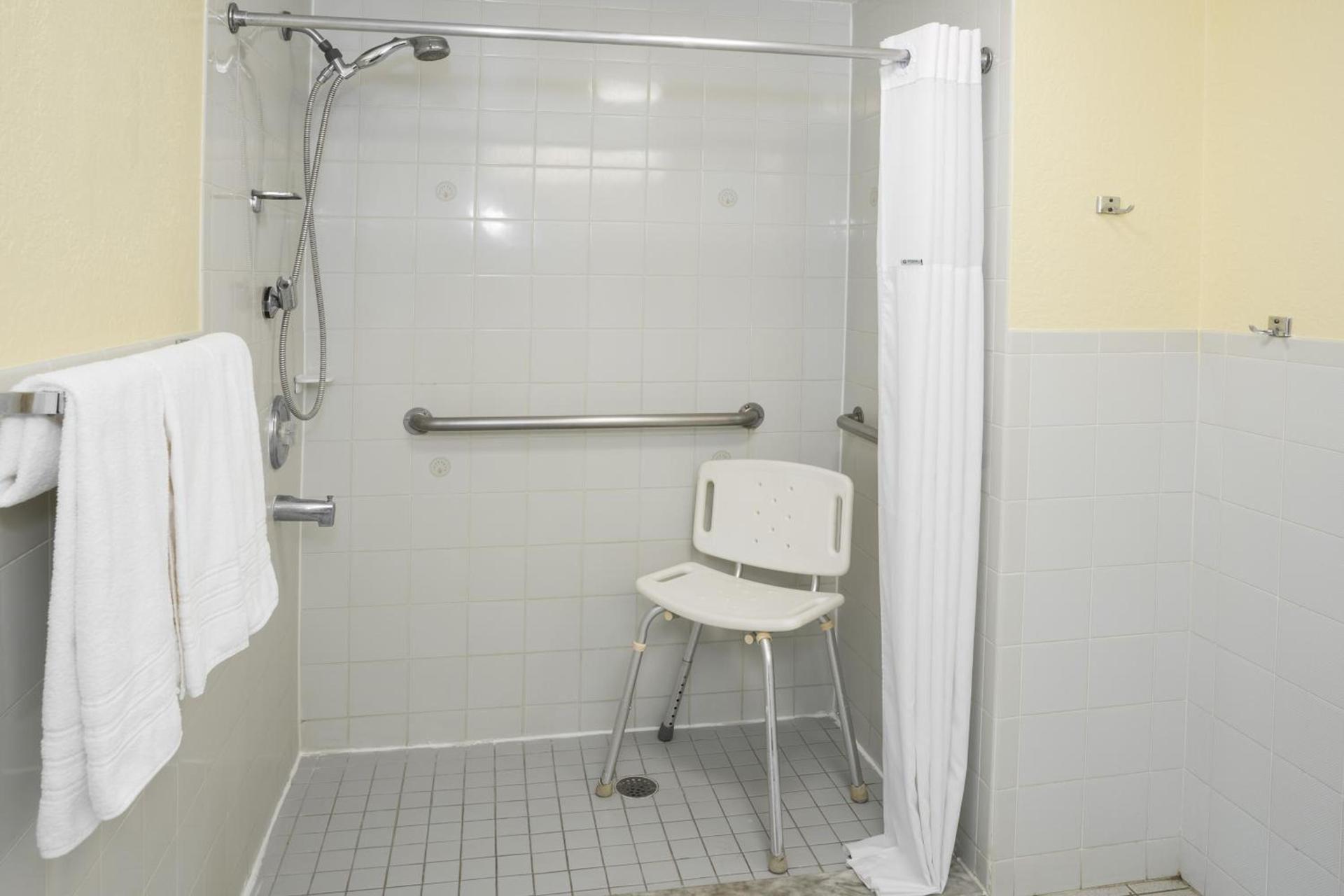 Days Inn & Suites by Wyndham Port Richey photo 28