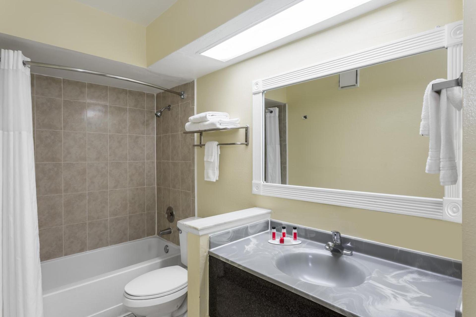 Days Inn & Suites by Wyndham Port Richey photo 22