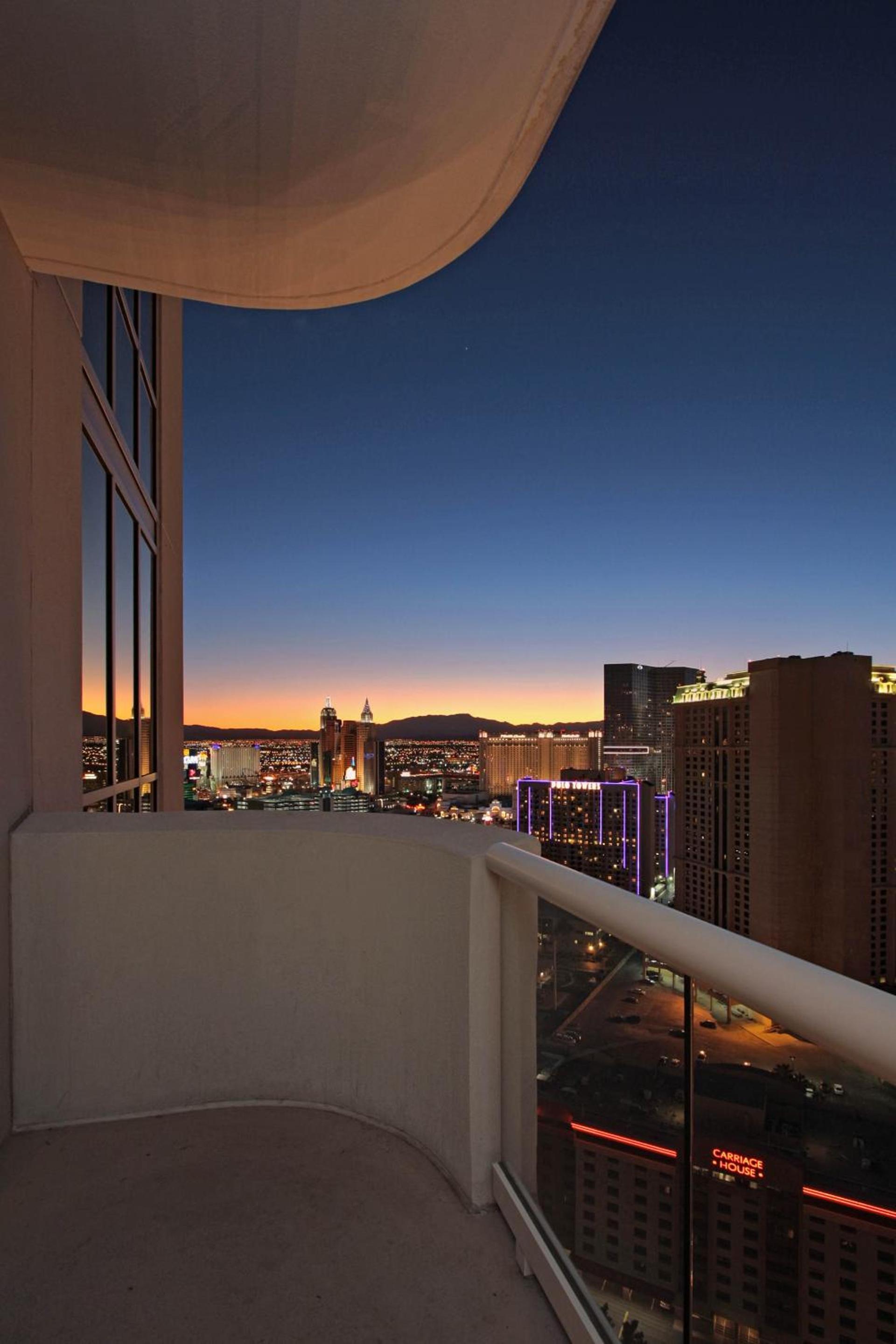 Luxury Suites International at The Signature photo 21