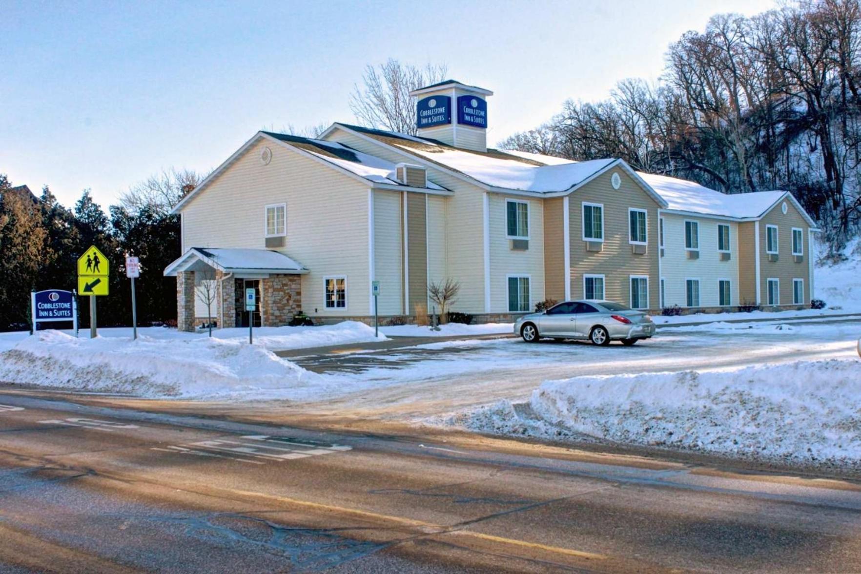 Cobblestone Inn & Suites - Durand photo 1