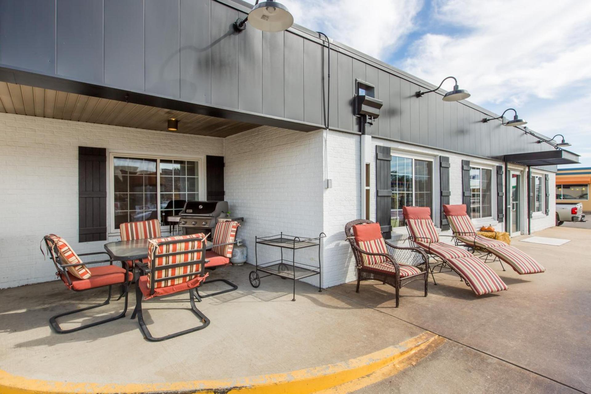 Days Inn by Wyndham Pierre photo 31
