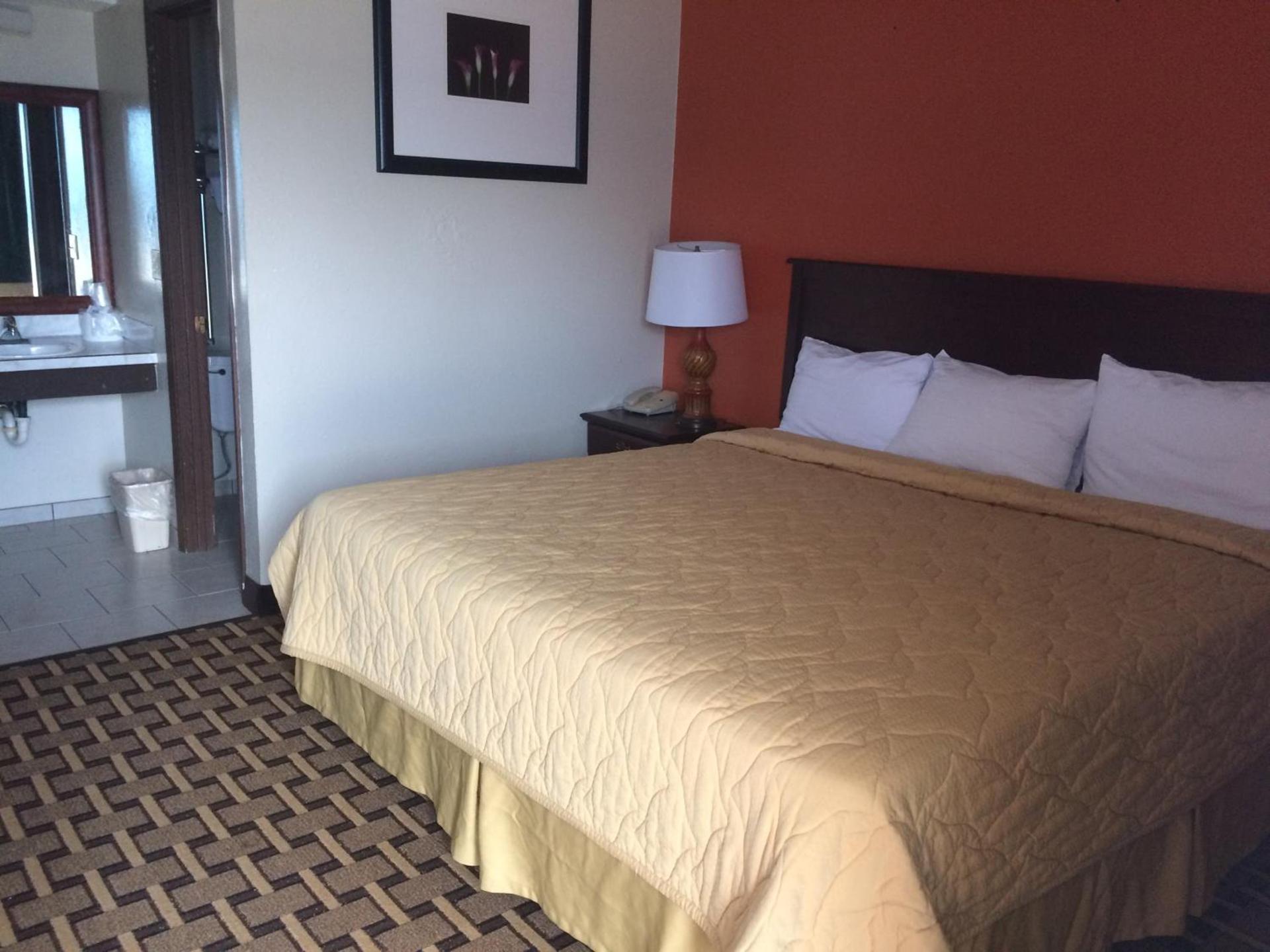 Relax Inn Henryetta photo 17