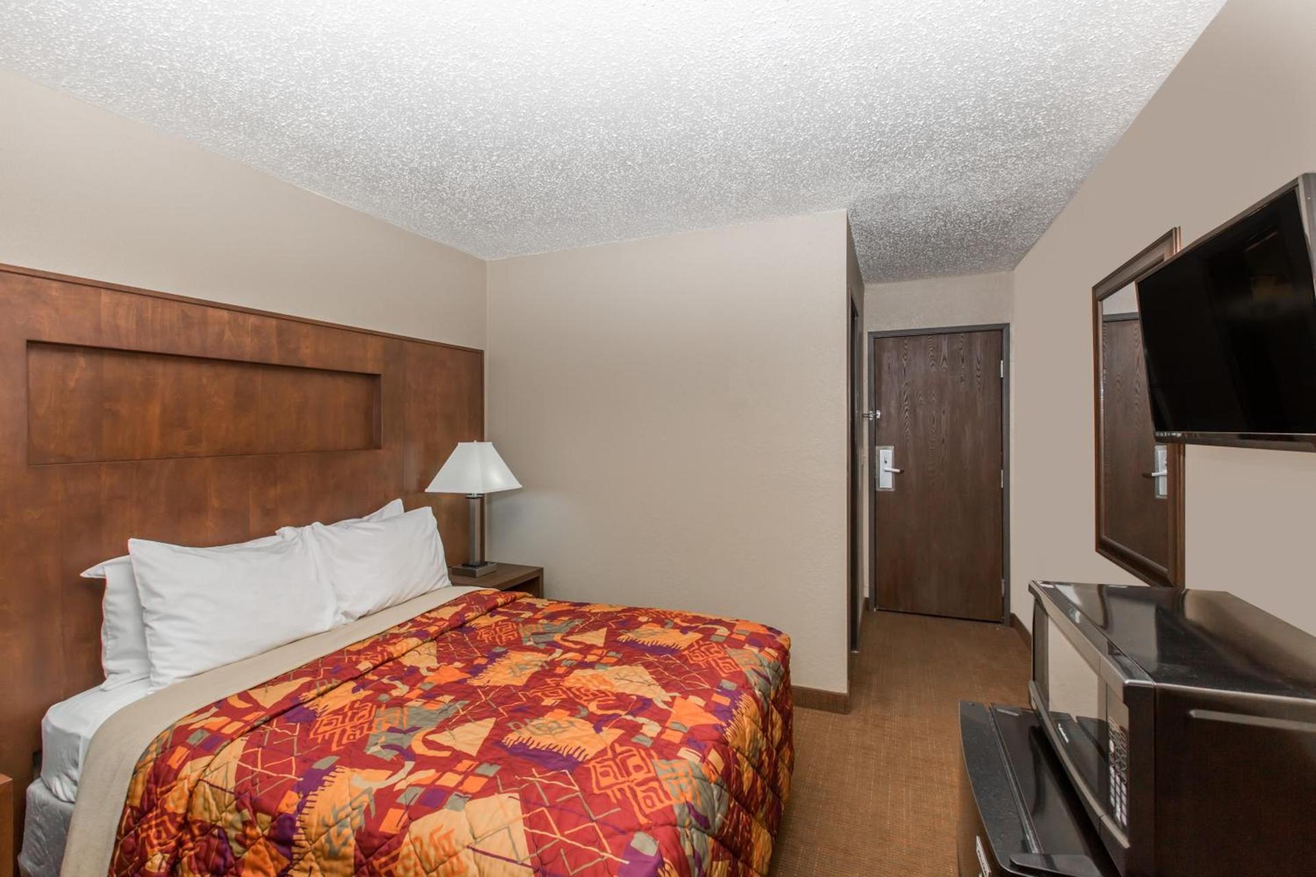 Days Inn by Wyndham Pierre photo 24