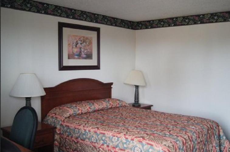 Budget Inn photo 14