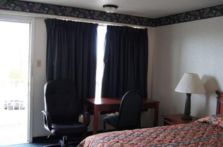 Budget Inn photo 4