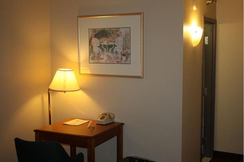 Emerald Inn photo 5
