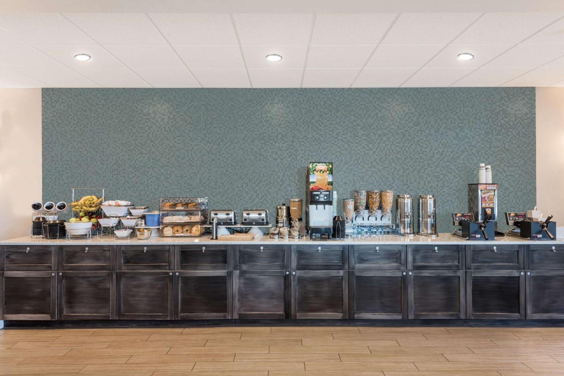 Howard Johnson by Wyndham Middletown Newport Area photo 3