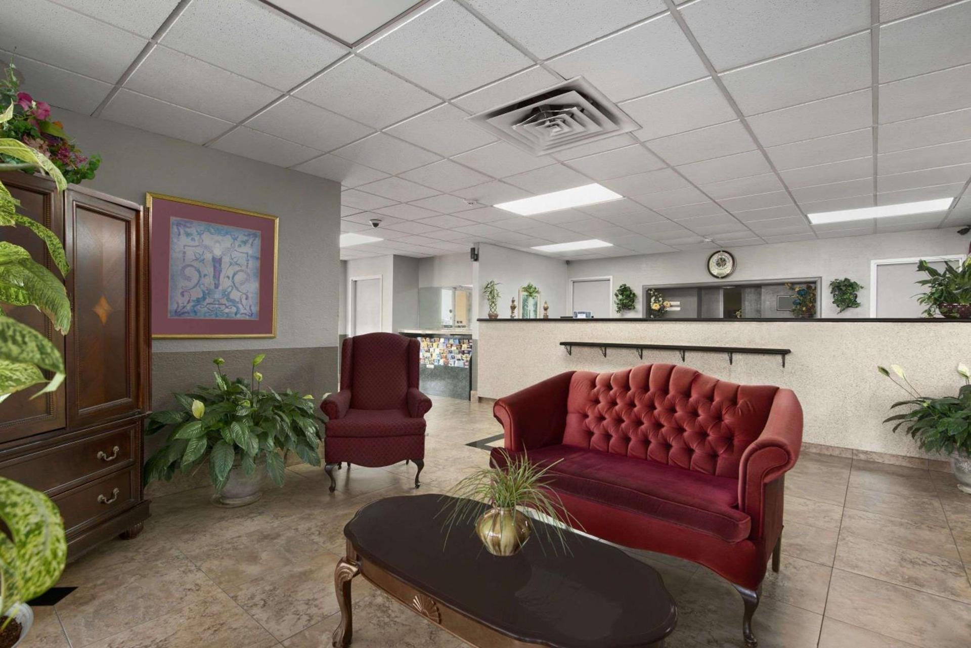 Howard Johnson by Wyndham Winter Haven FL photo 2
