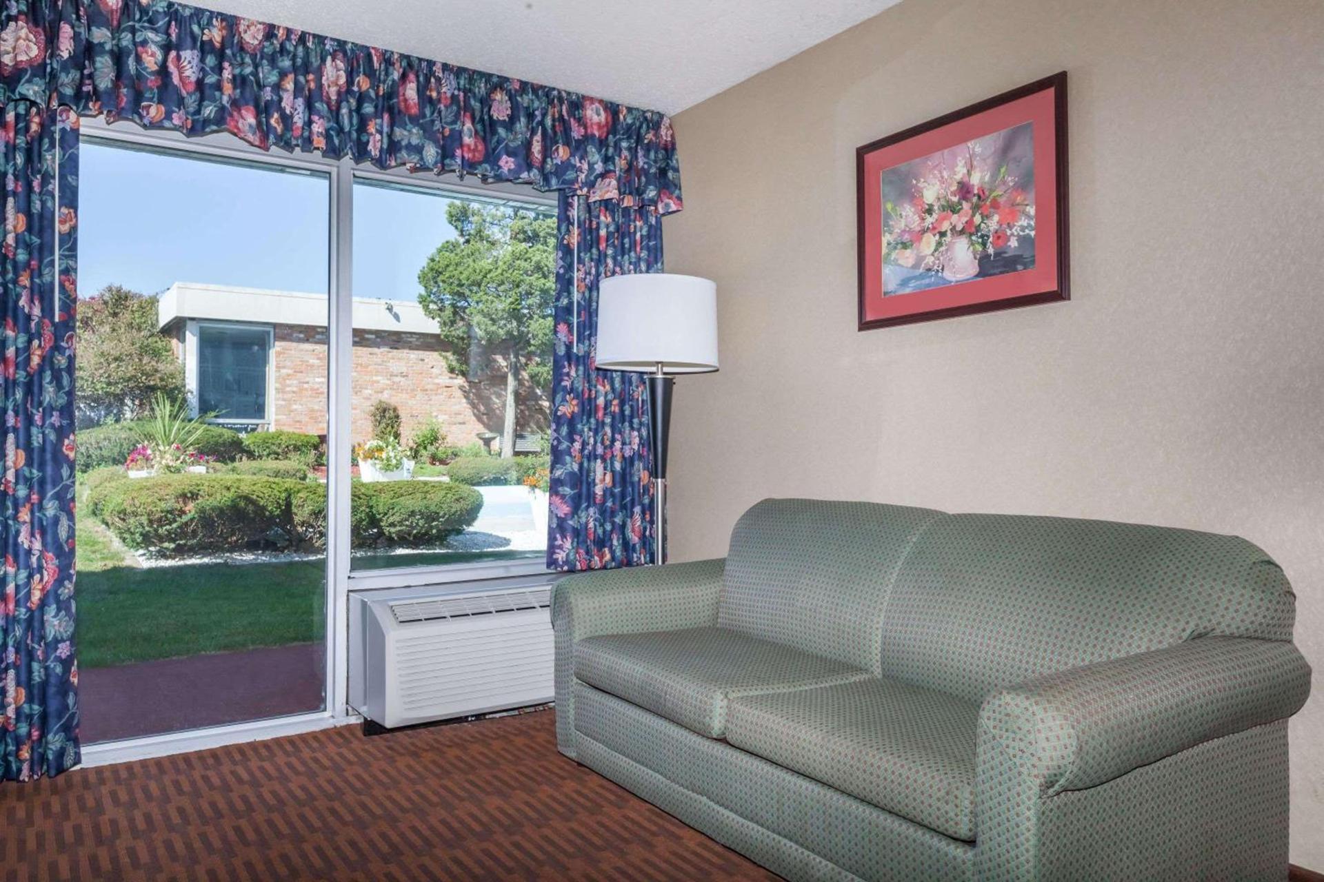 Howard Johnson by Wyndham Albany photo 10
