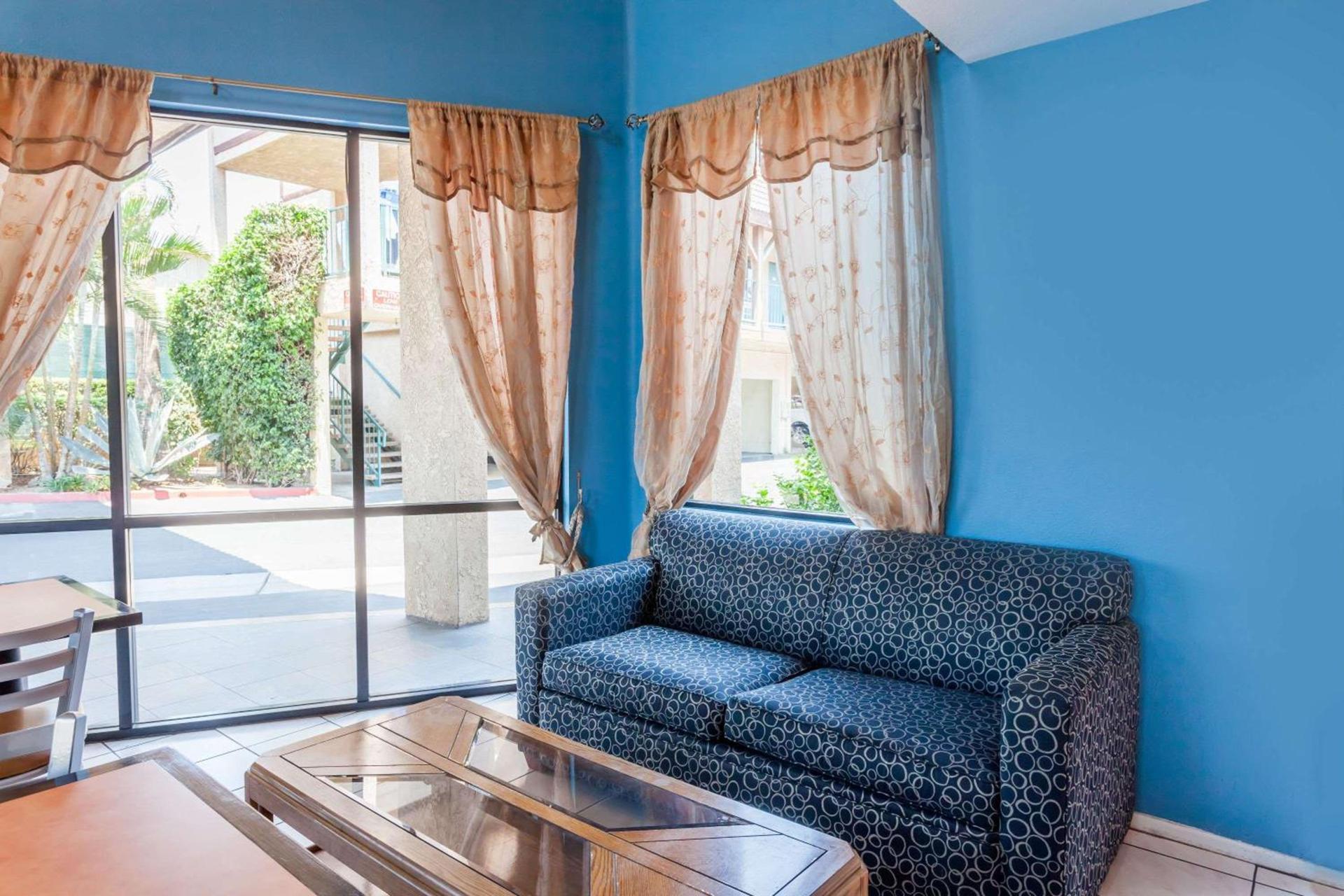 Howard Johnson by Wyndham Norco photo 4