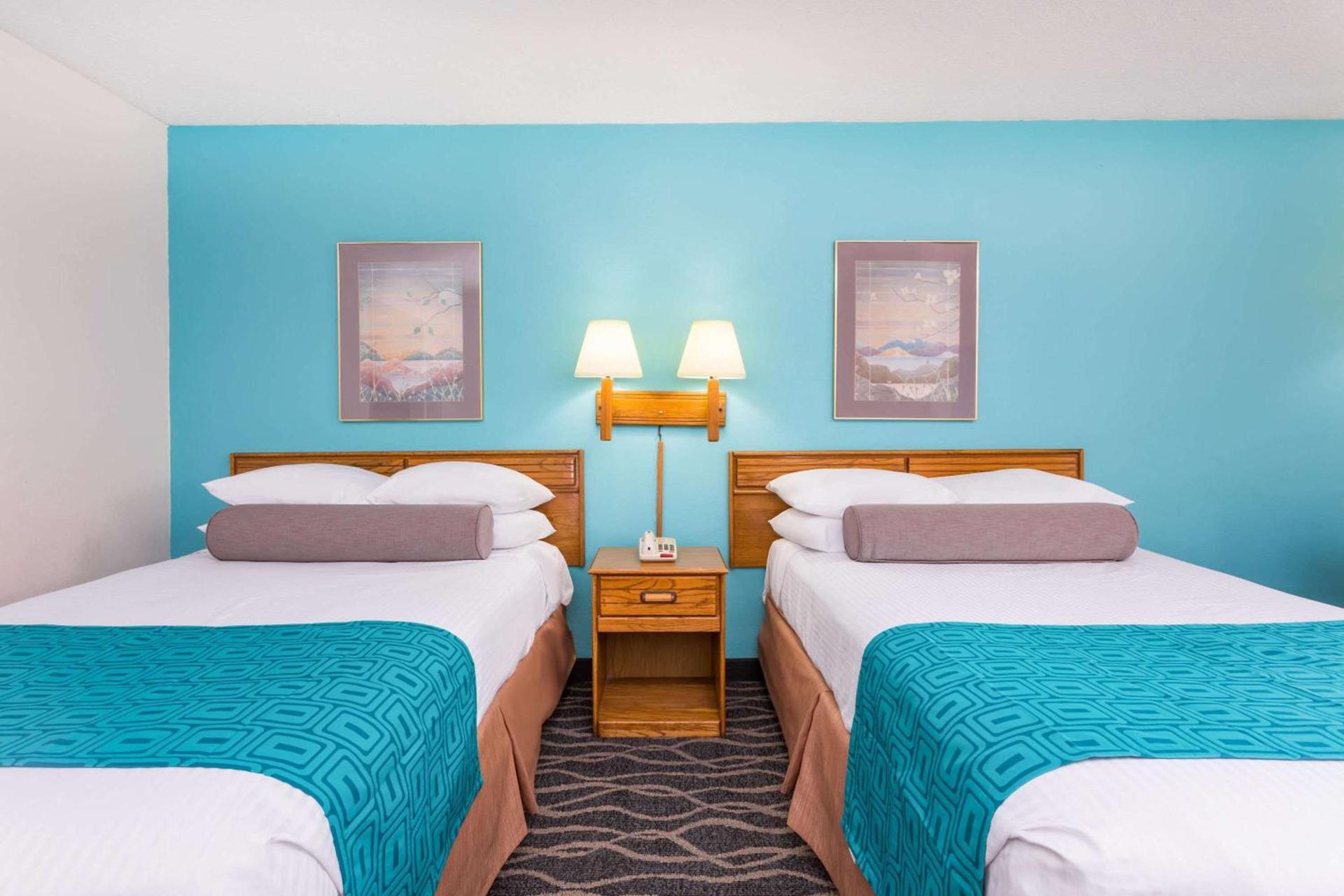 Howard Johnson by Wyndham Commerce GA photo 27