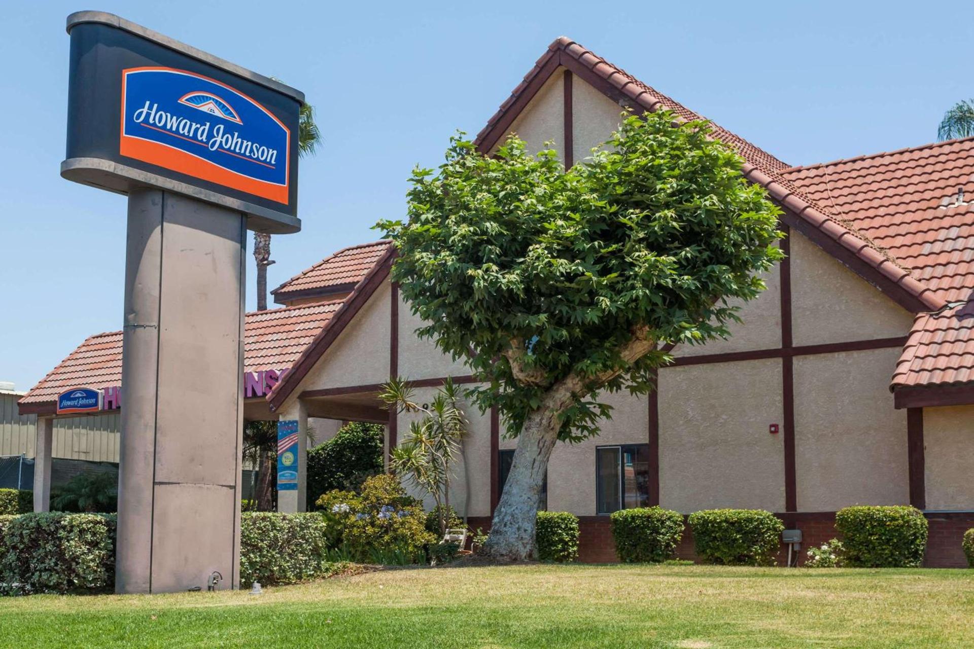 Howard Johnson by Wyndham Norco photo 2