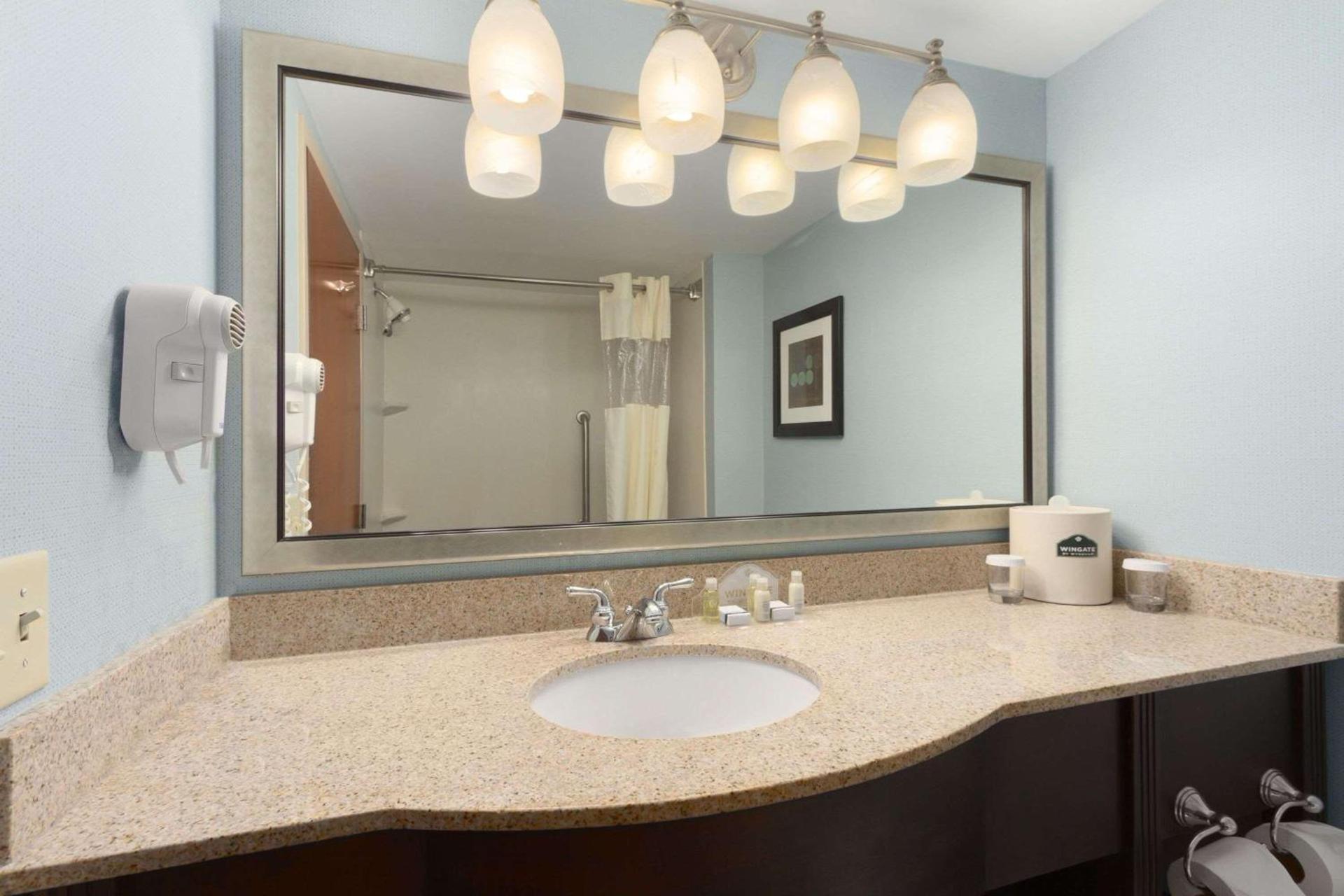 Holiday Inn Express Fayetteville Fort Bragg by IHG photo 16