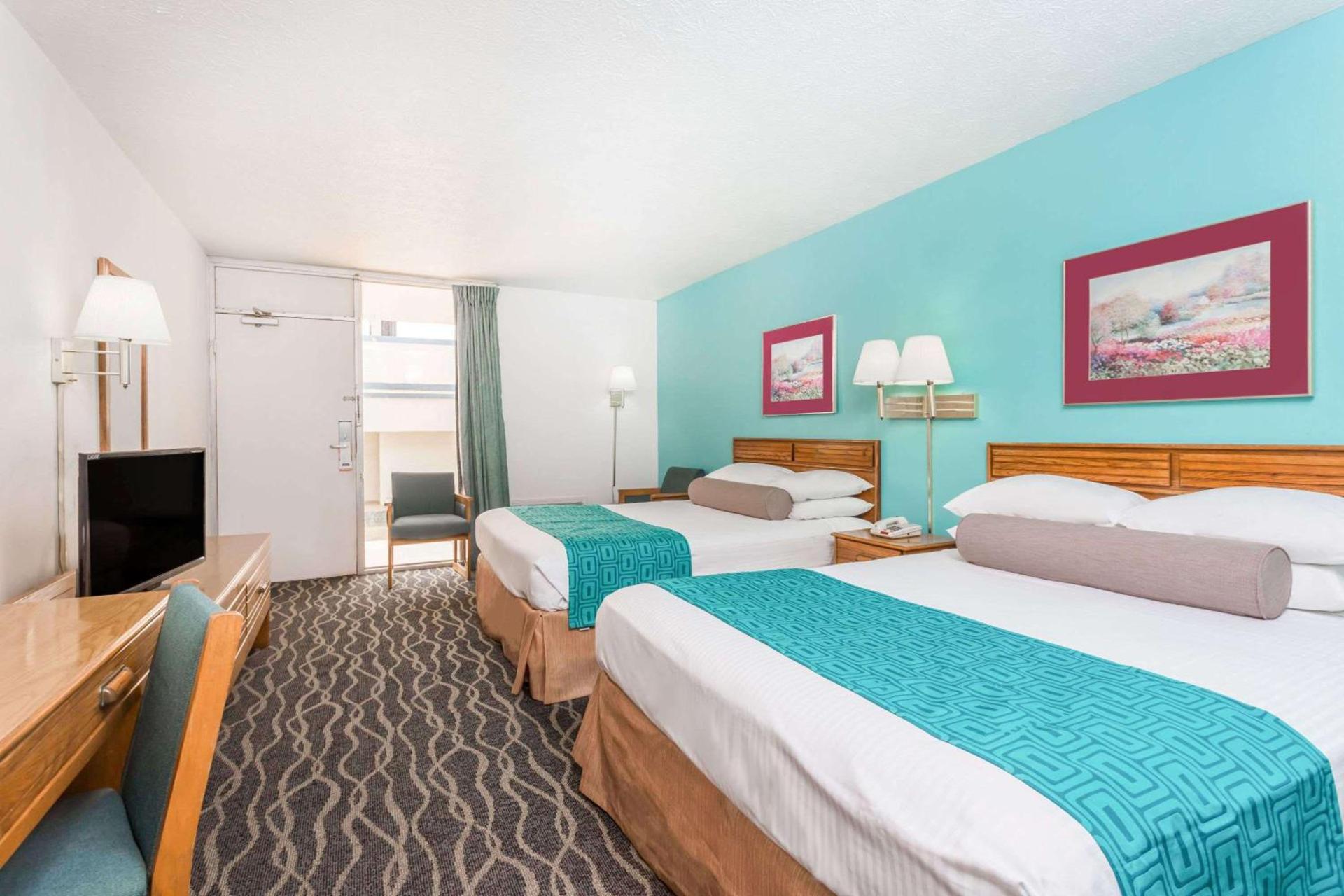 Howard Johnson by Wyndham Commerce GA photo 25