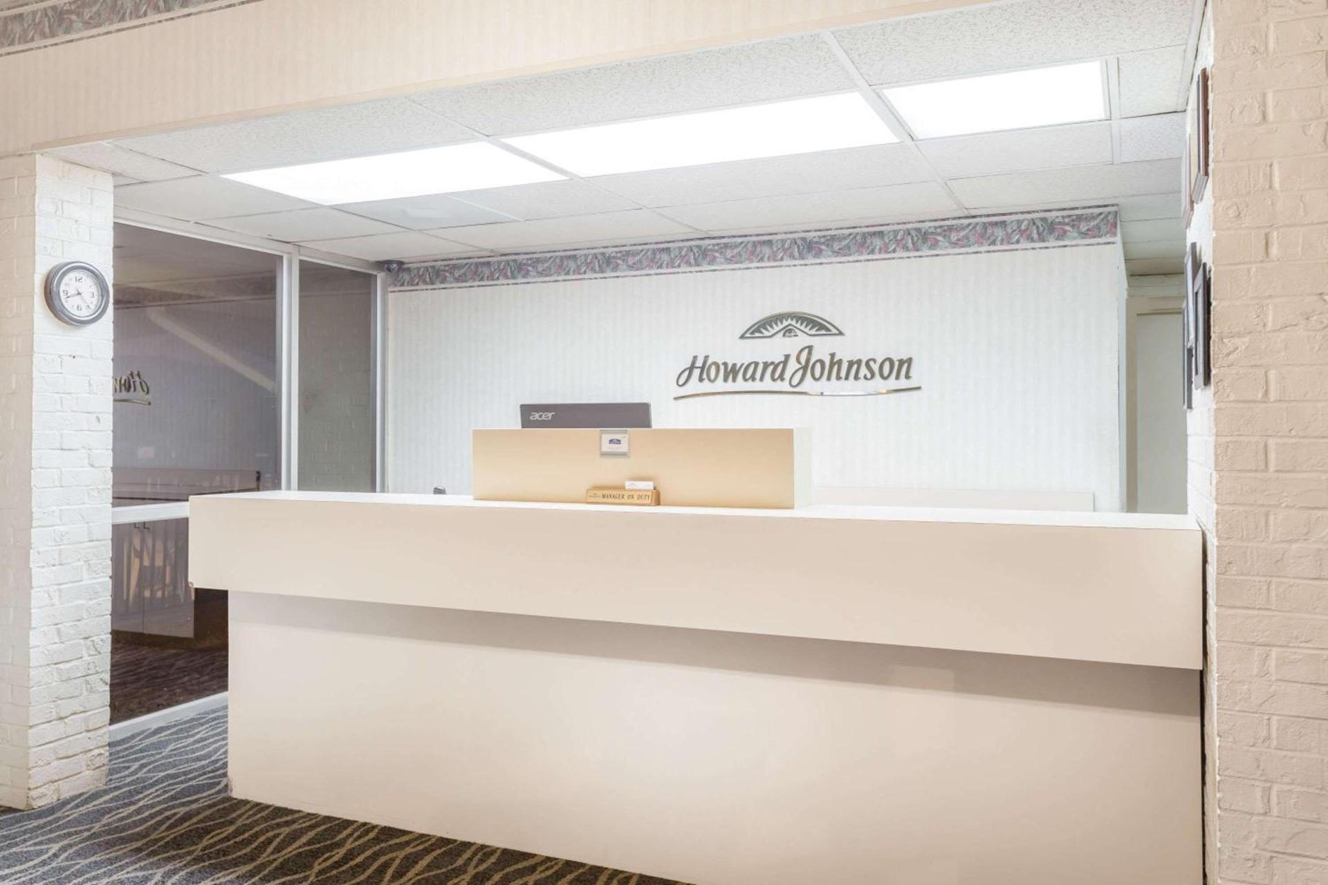Howard Johnson by Wyndham Commerce GA photo 24