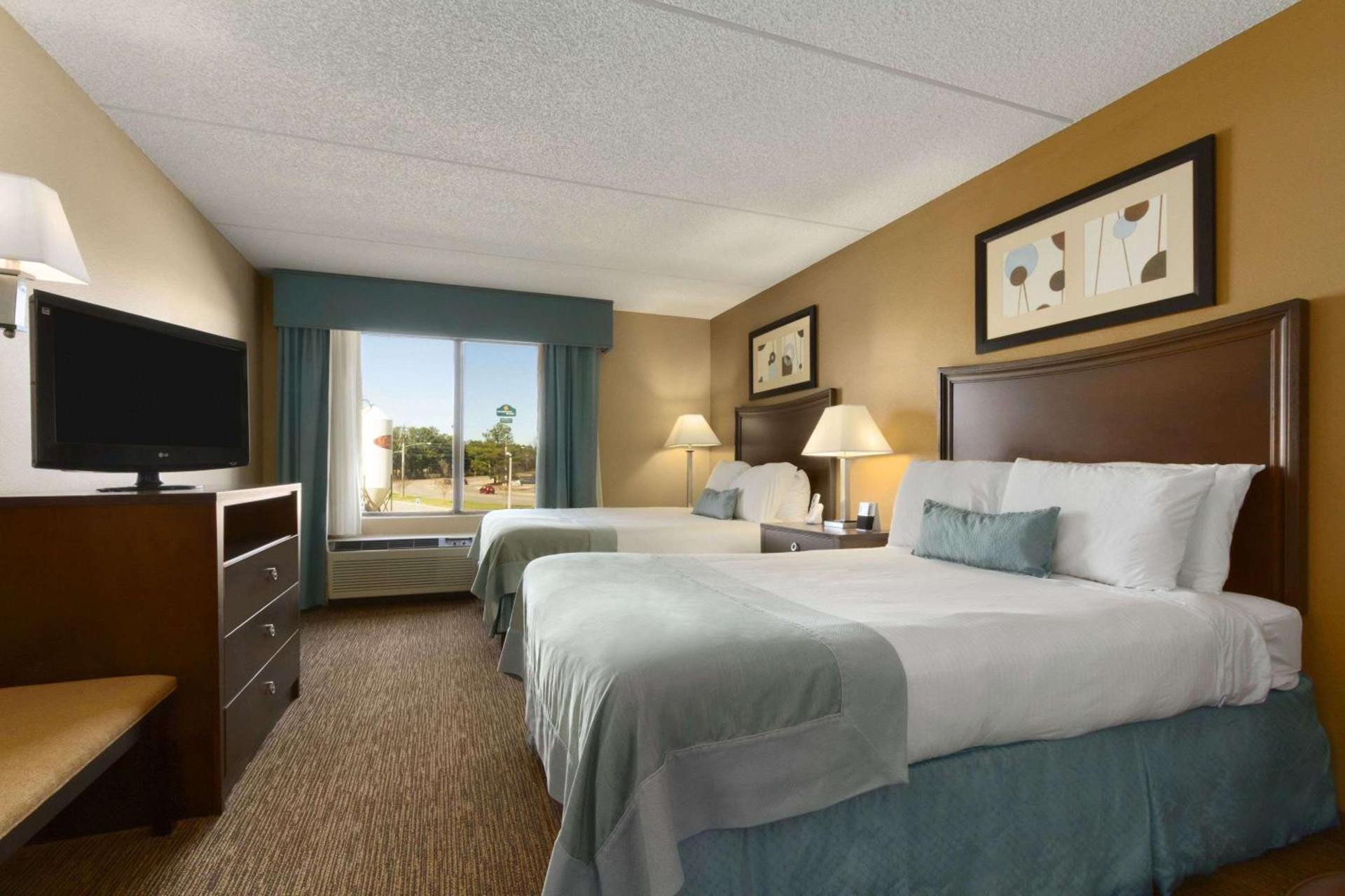 Holiday Inn Express Fayetteville Fort Bragg by IHG photo 19