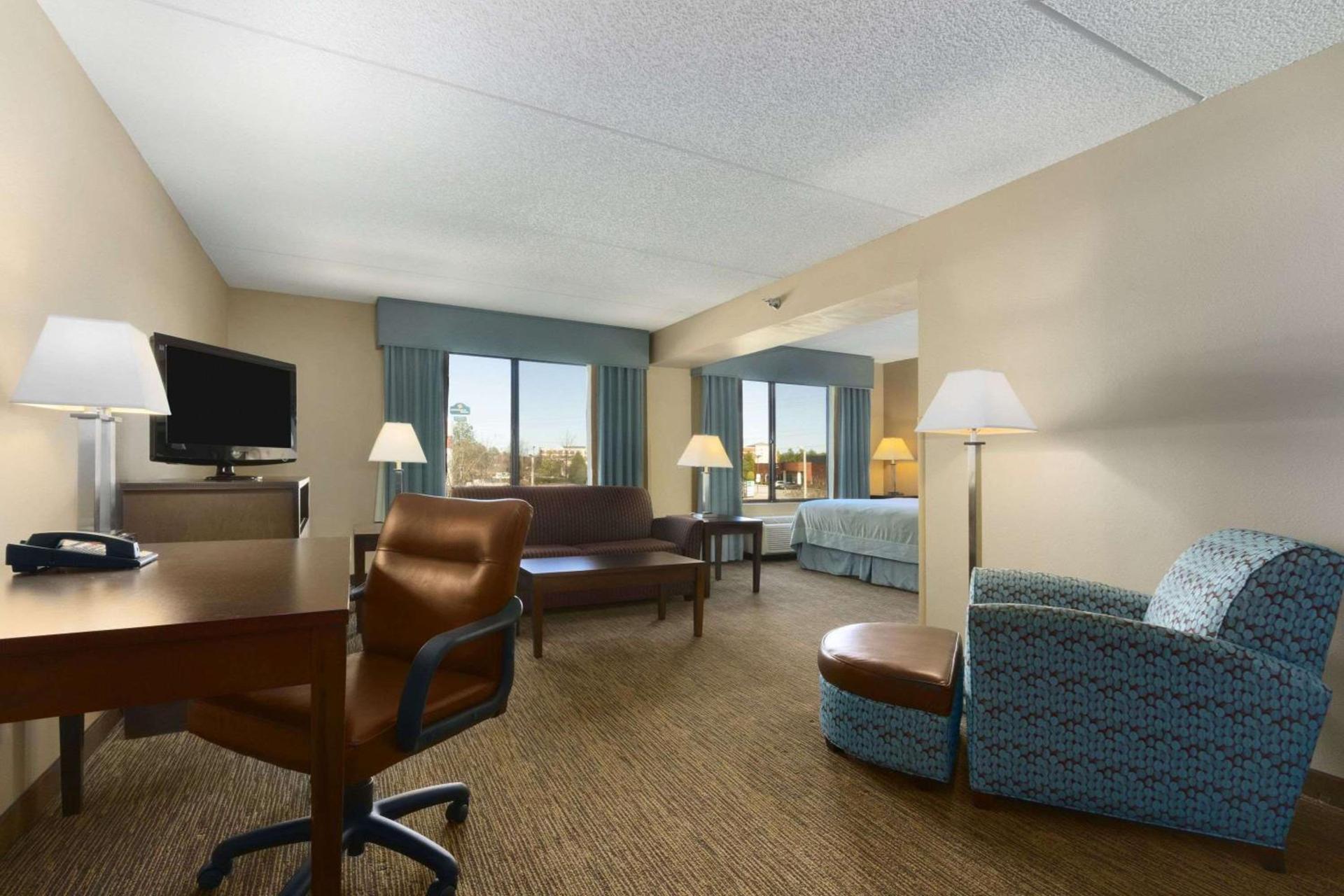 Holiday Inn Express Fayetteville Fort Bragg by IHG photo 25