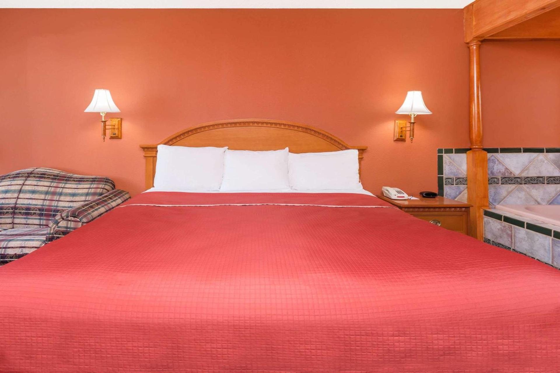 Regency Inn & Suites-Hamilton Place photo 13