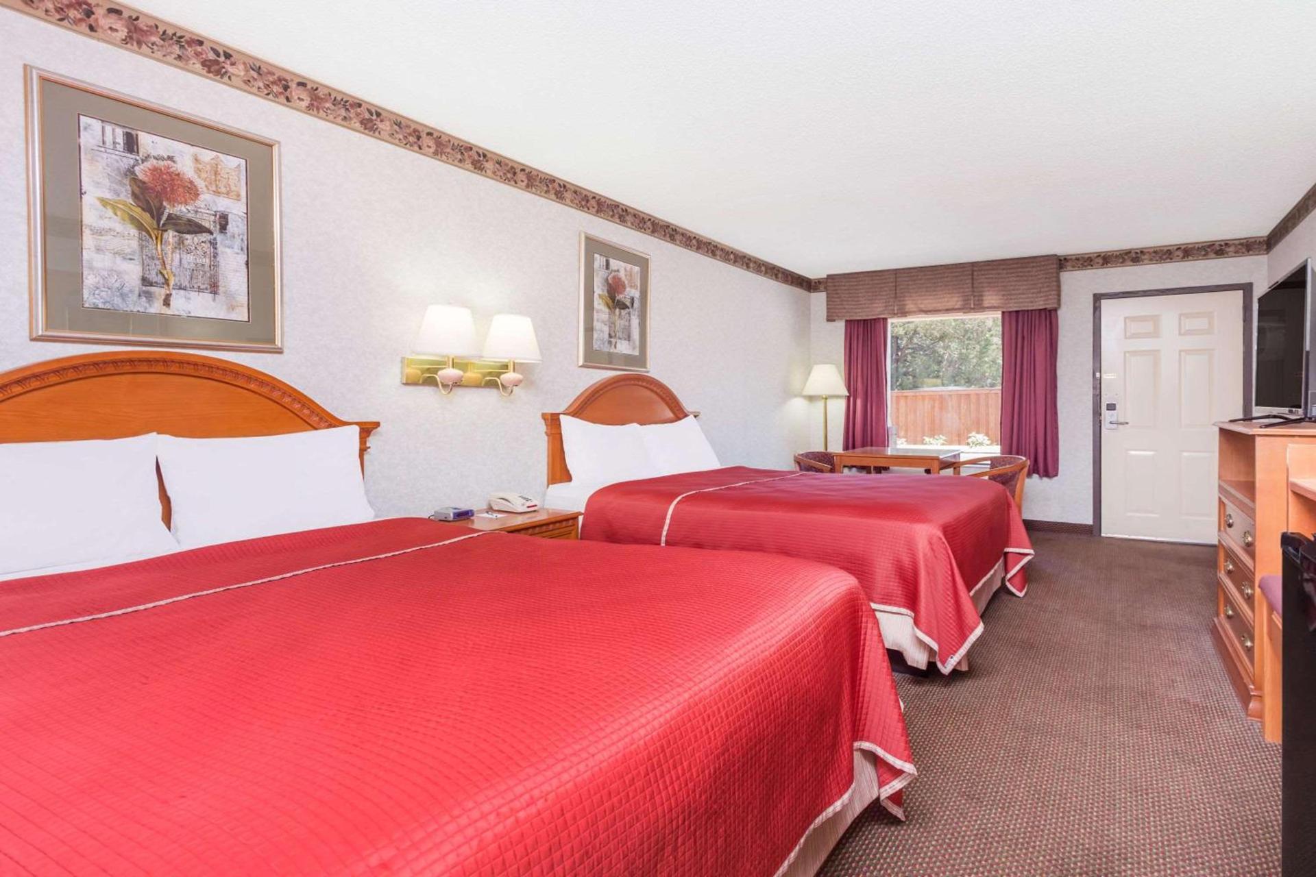 Regency Inn & Suites-Hamilton Place photo 11