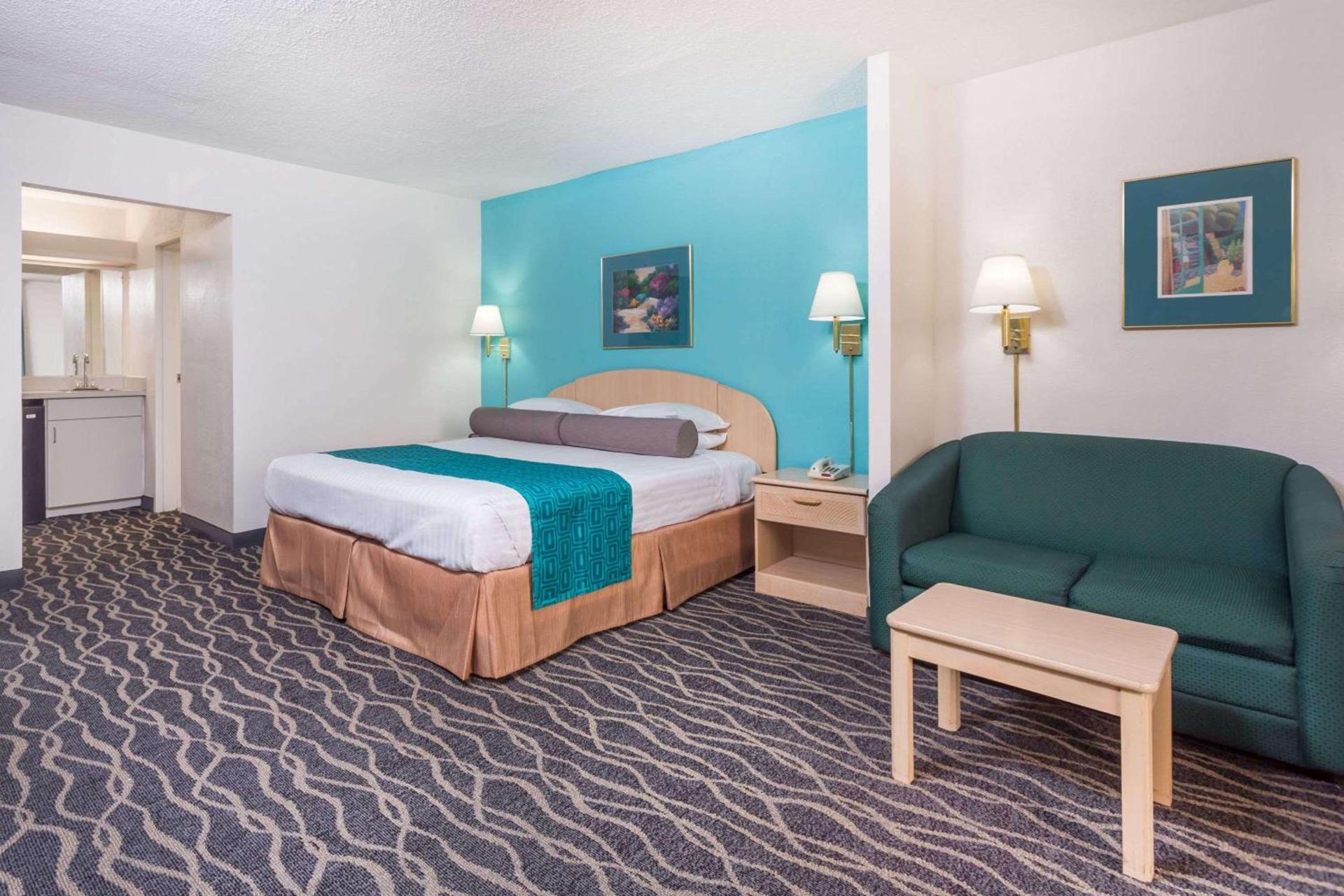 Howard Johnson by Wyndham Commerce GA photo 19