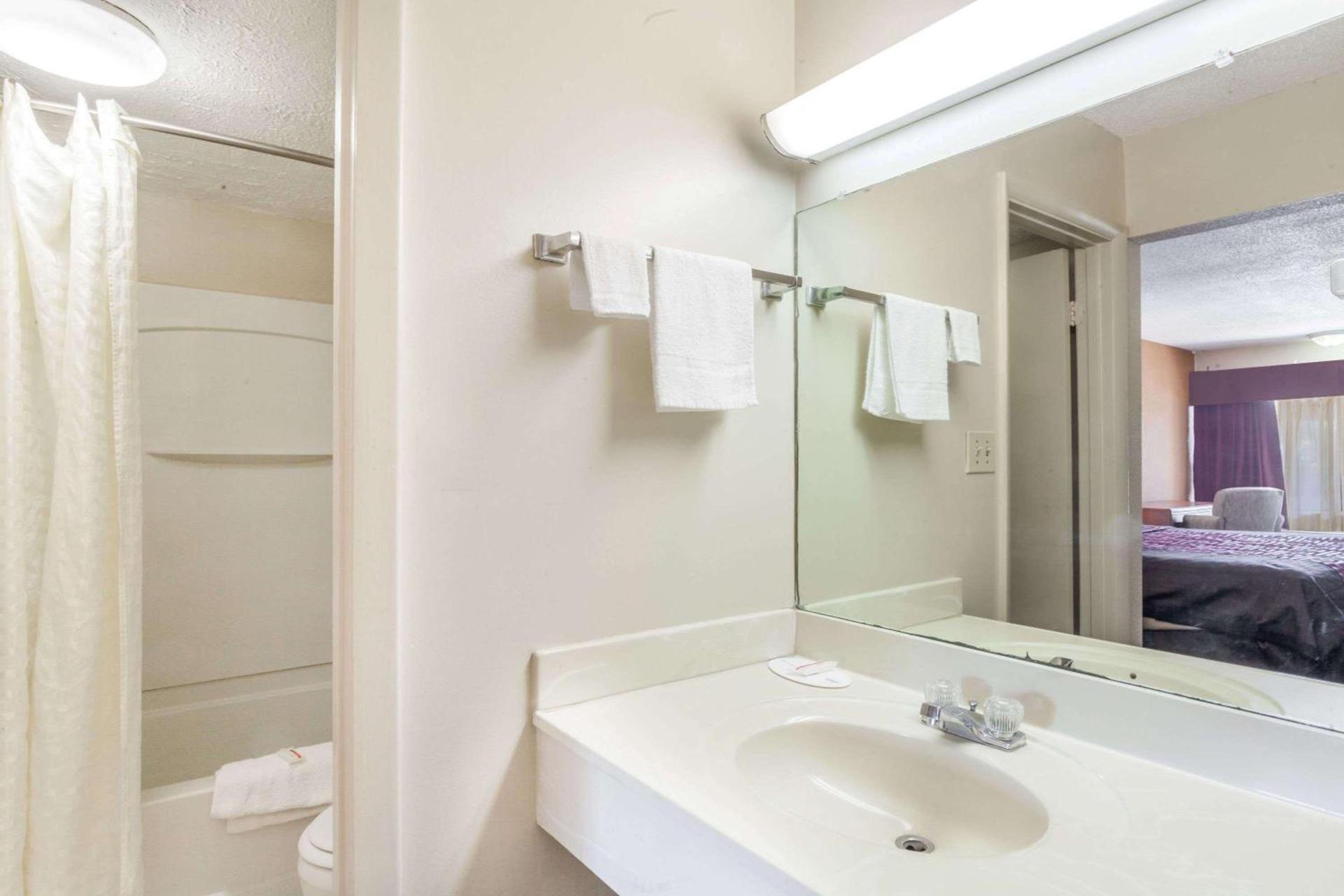Knights Inn Murfreesboro photo 8