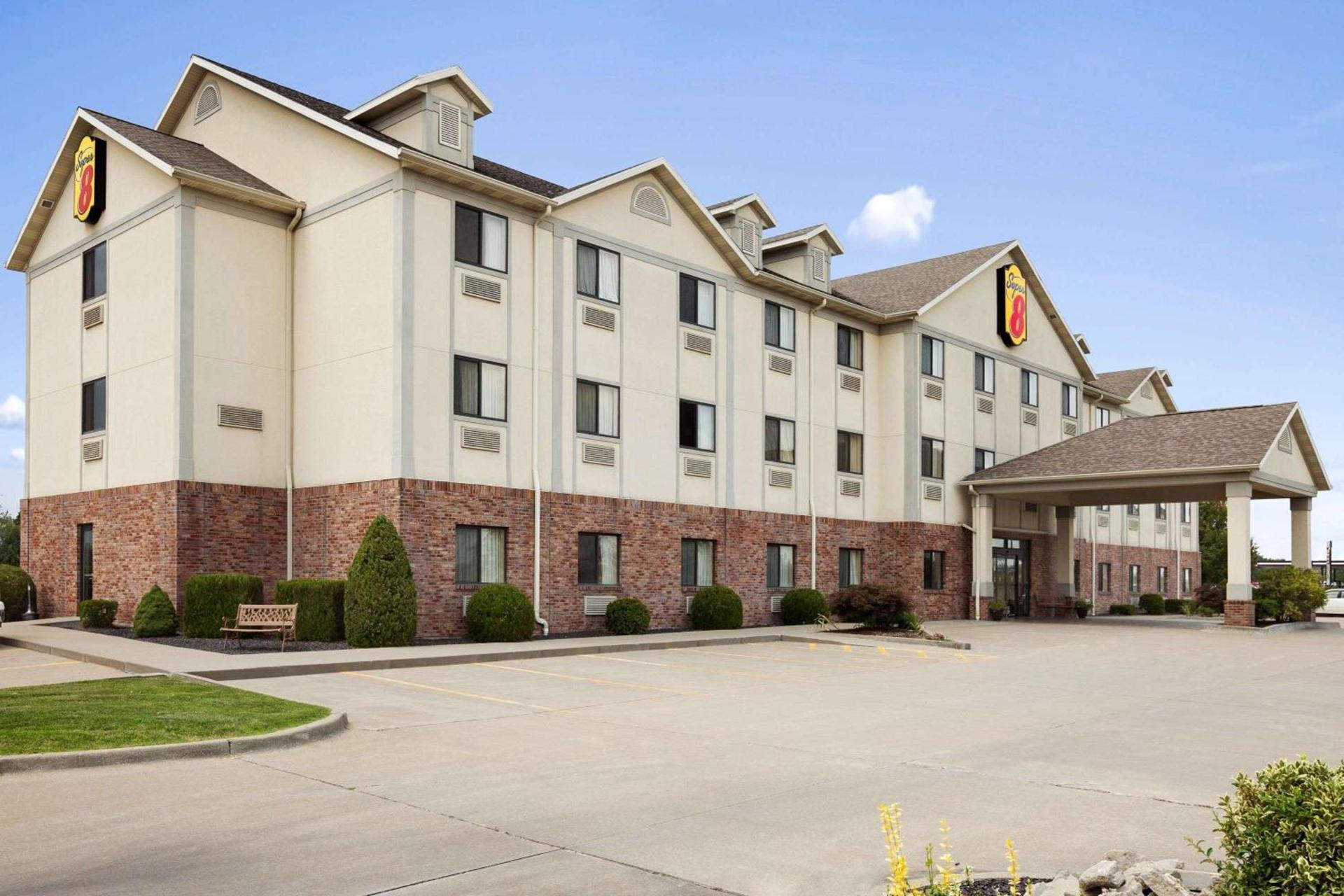 Super 8 by Wyndham Perryville photo 2