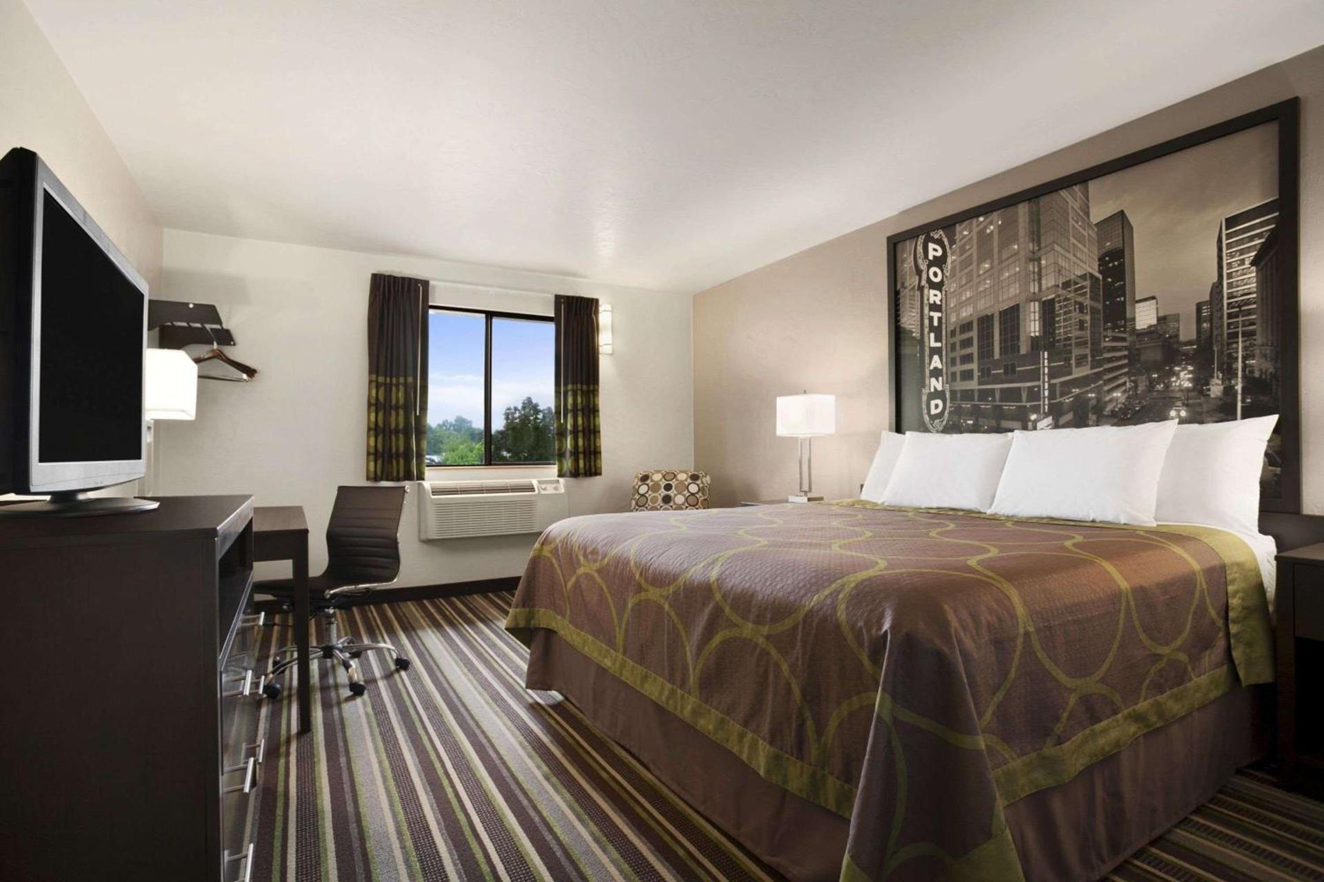 Super 8 by Wyndham Portland Airport photo 44