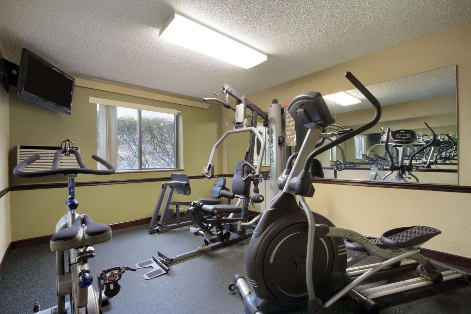 Super 8 by Wyndham Homewood Birmingham Area photo 3