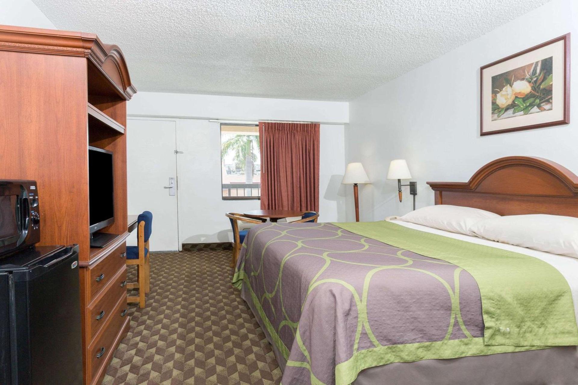 Super 8 by Wyndham Riviera Beach West Palm Beach photo 7