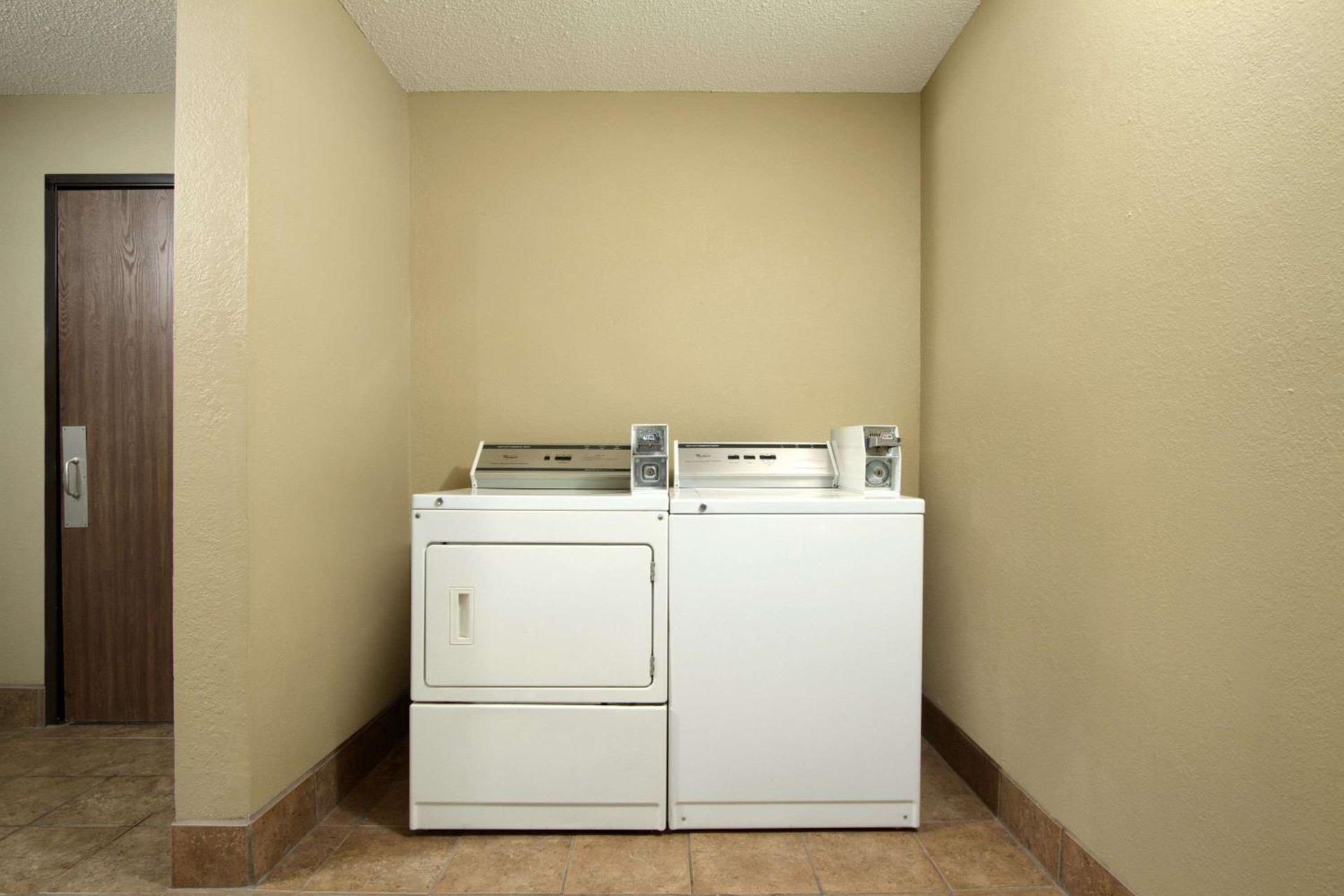 Super 8 by Wyndham Homewood Birmingham Area photo 10