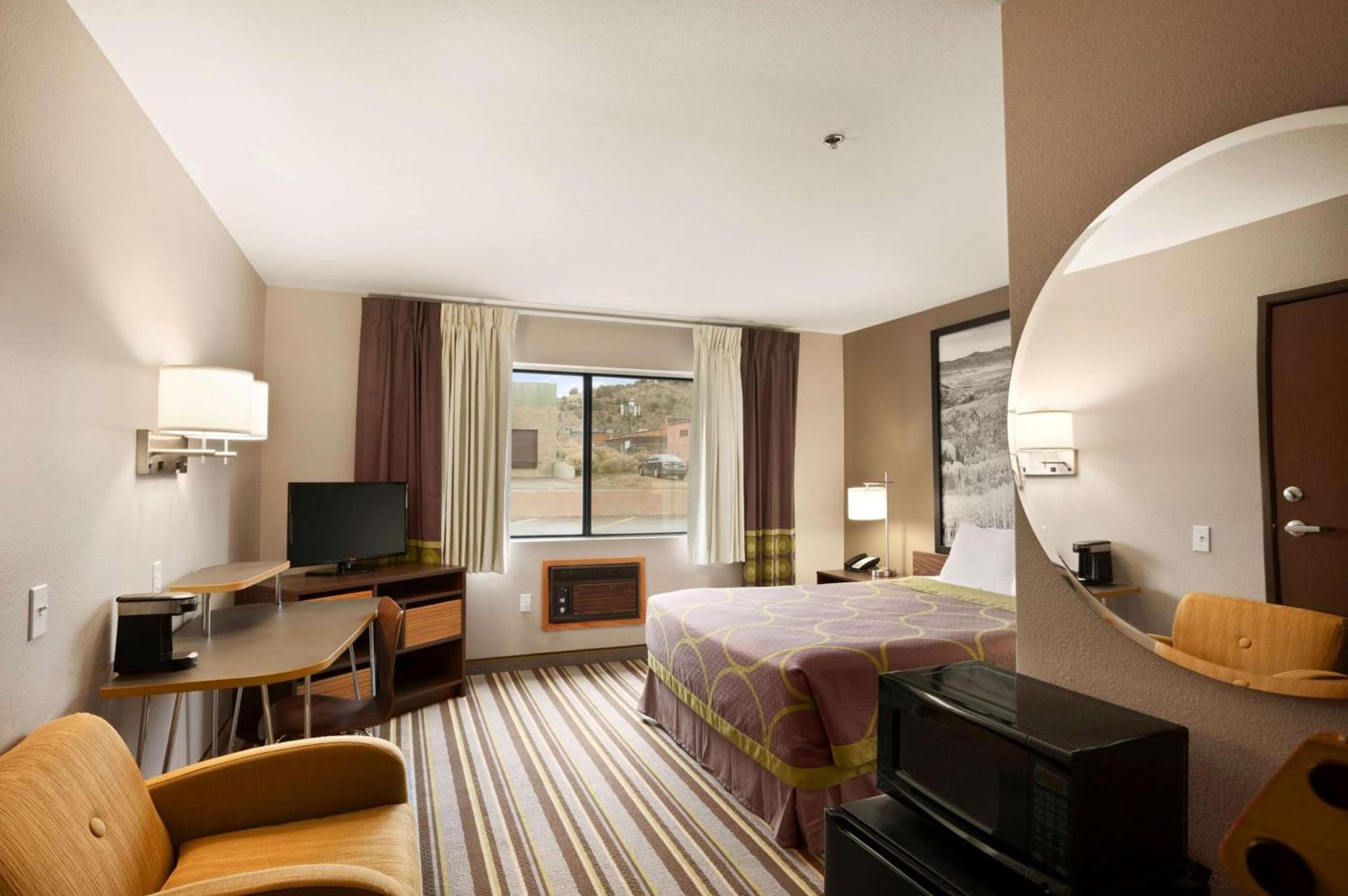Super 8 by Wyndham Durango photo 10