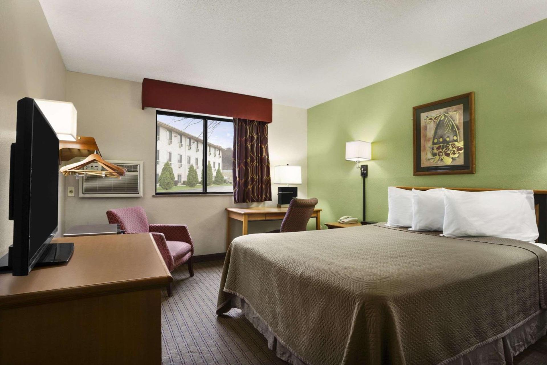 Travelodge by Wyndham Battle Creek photo 19