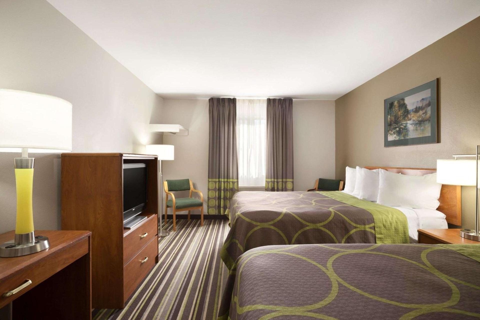 Super 8 by Wyndham Bozeman photo 8