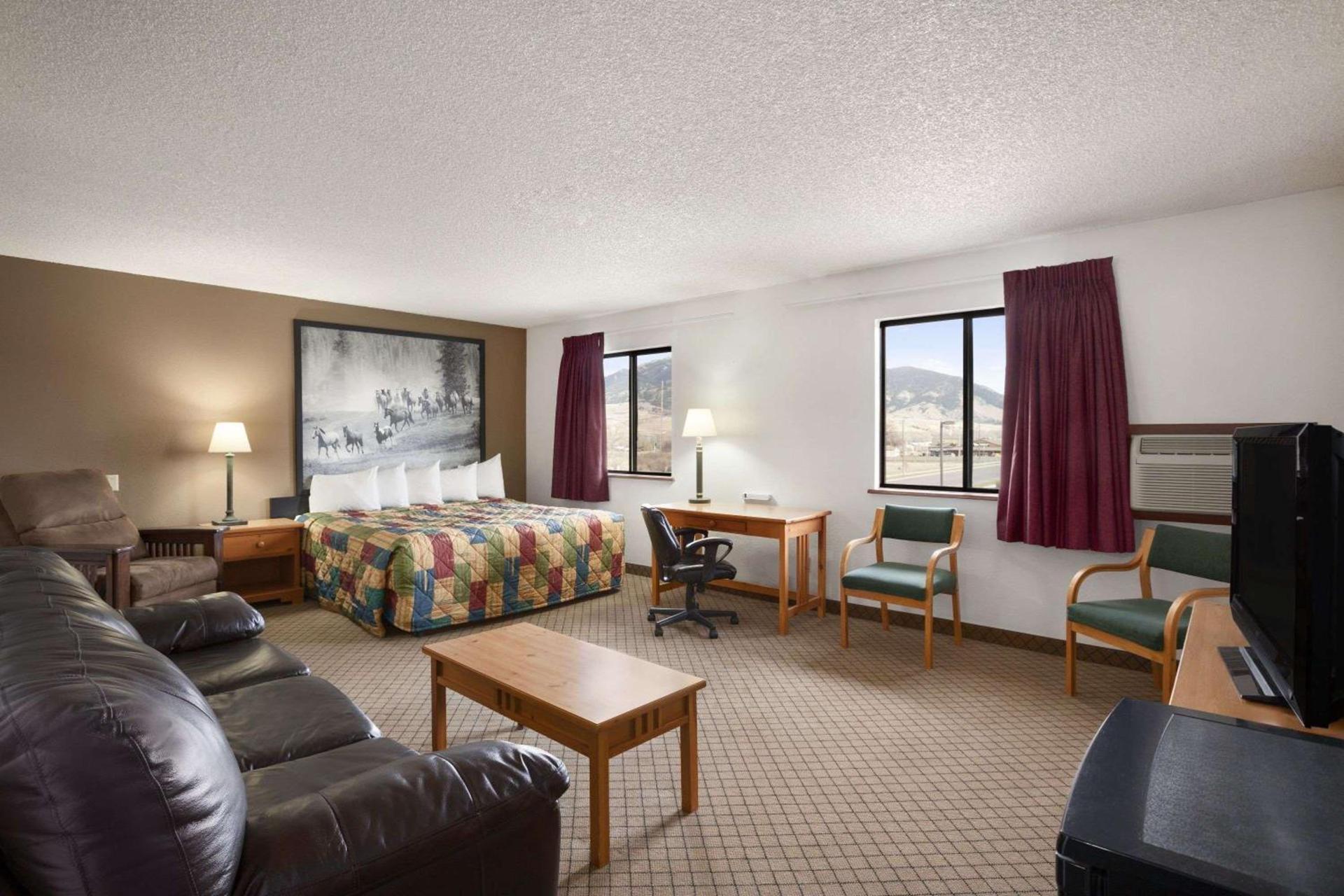 Super 8 by Wyndham Bozeman photo 10