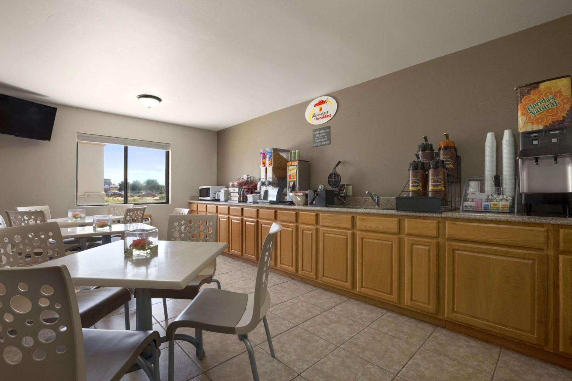 Super 8 by Wyndham Fremont NE photo 24