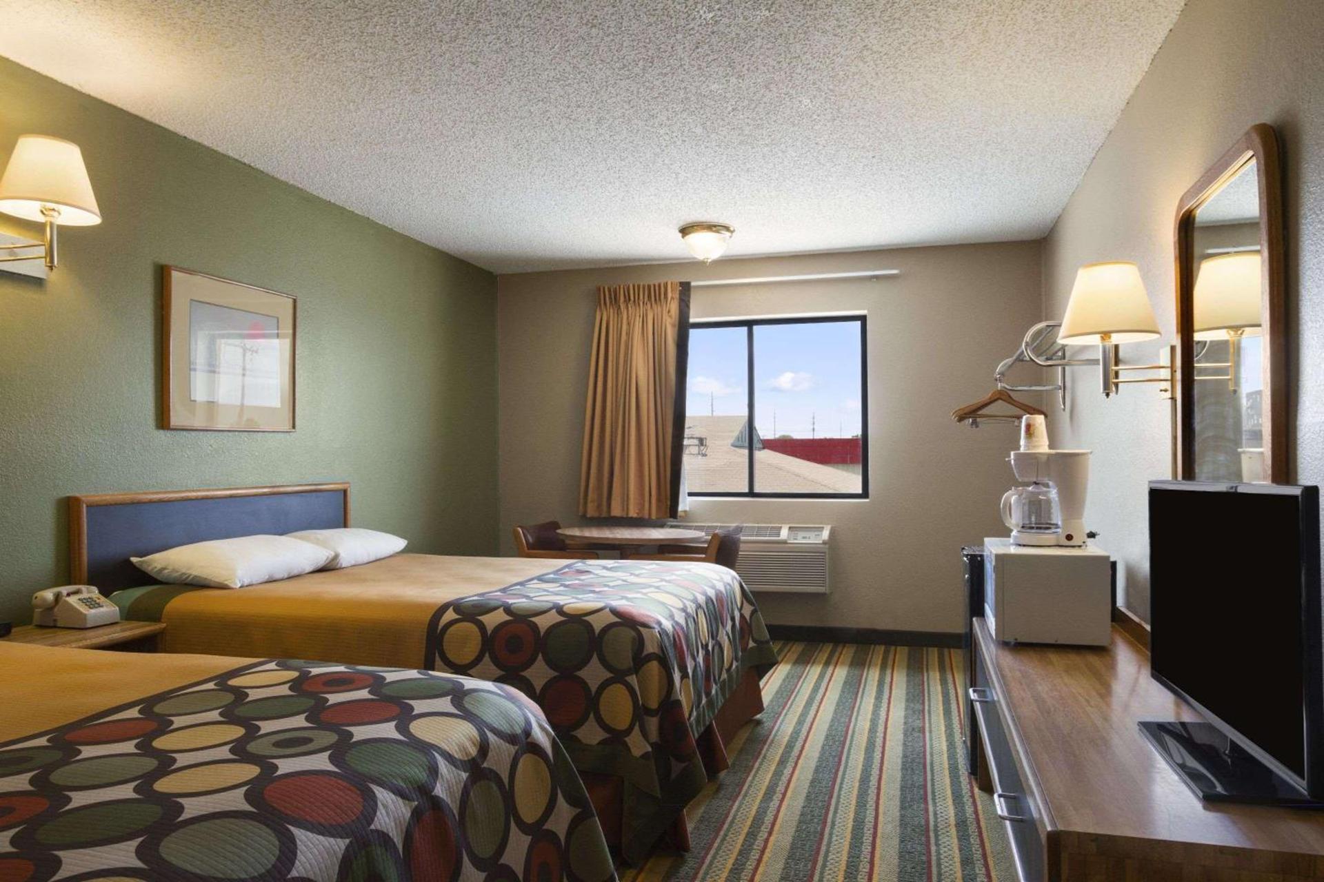Super 8 by Wyndham Blackwell photo 4