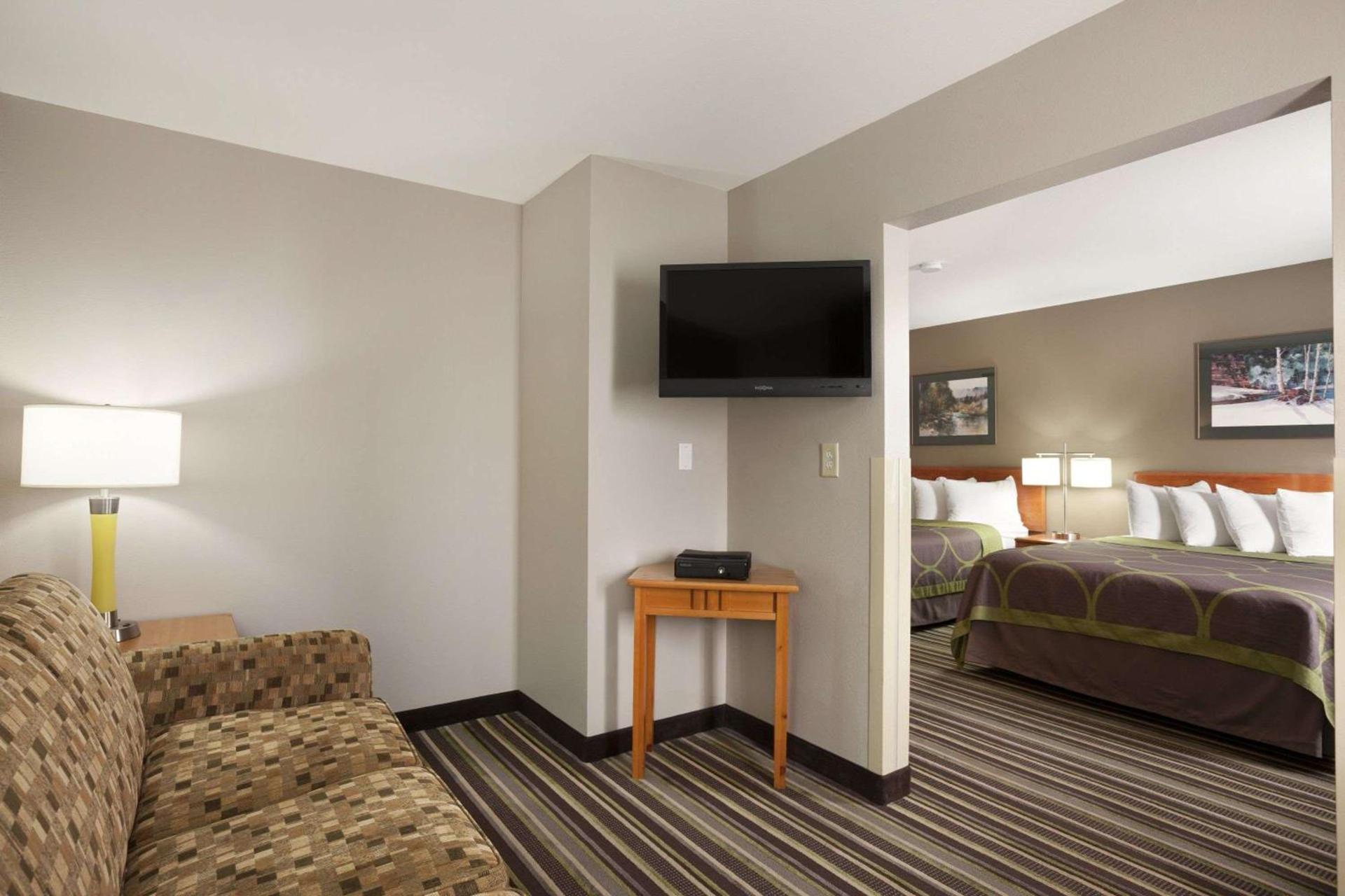Super 8 by Wyndham Bozeman photo 9