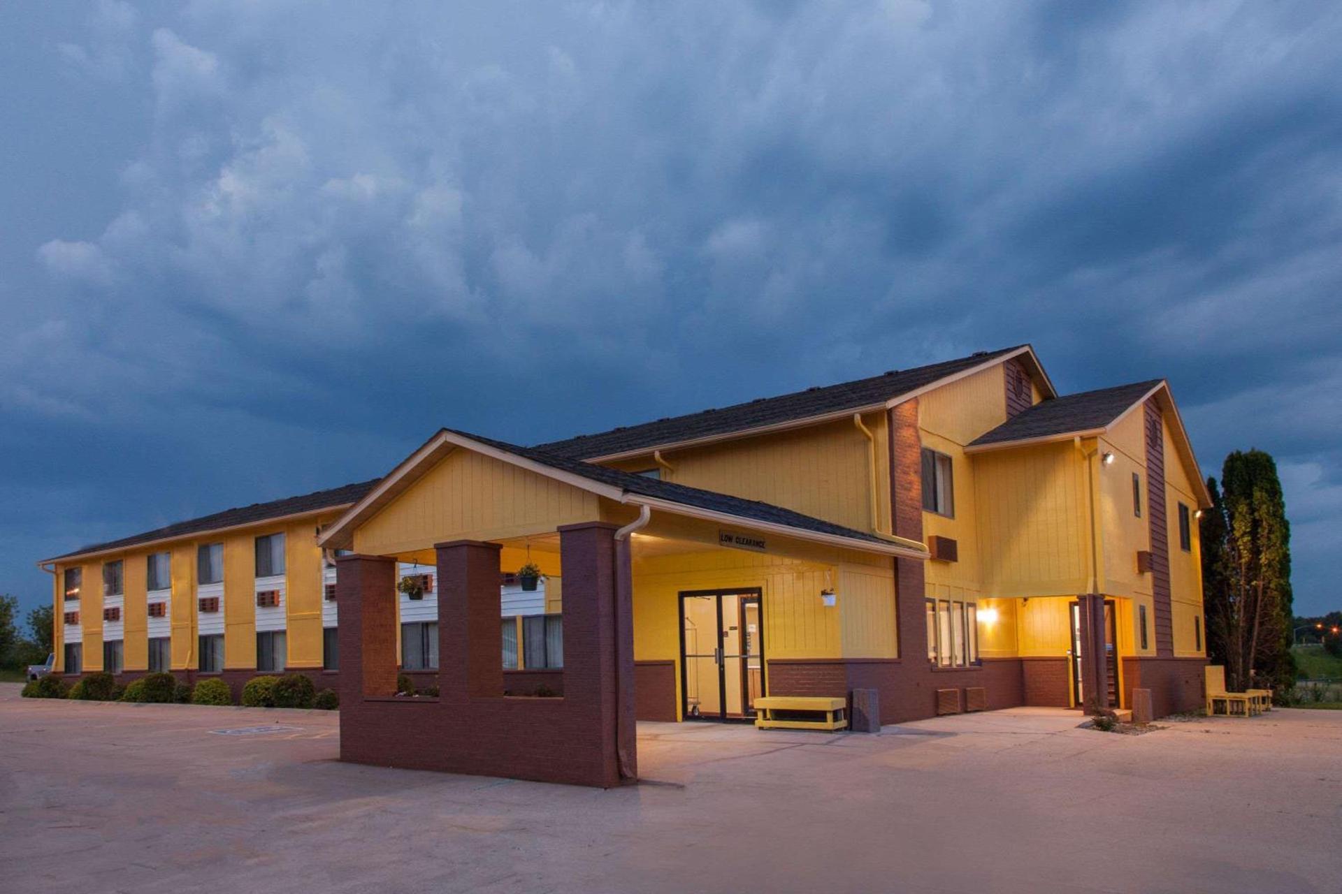 Circle S Motel photo 1