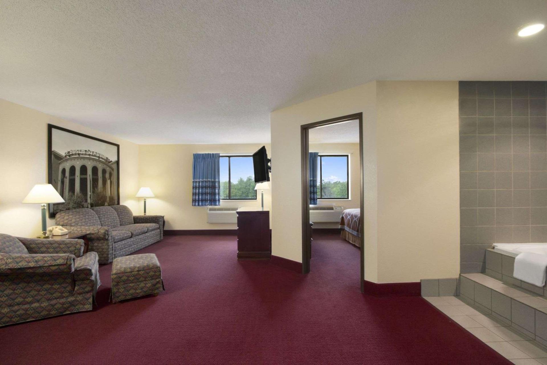 Super 8 by Wyndham Cuba photo 10