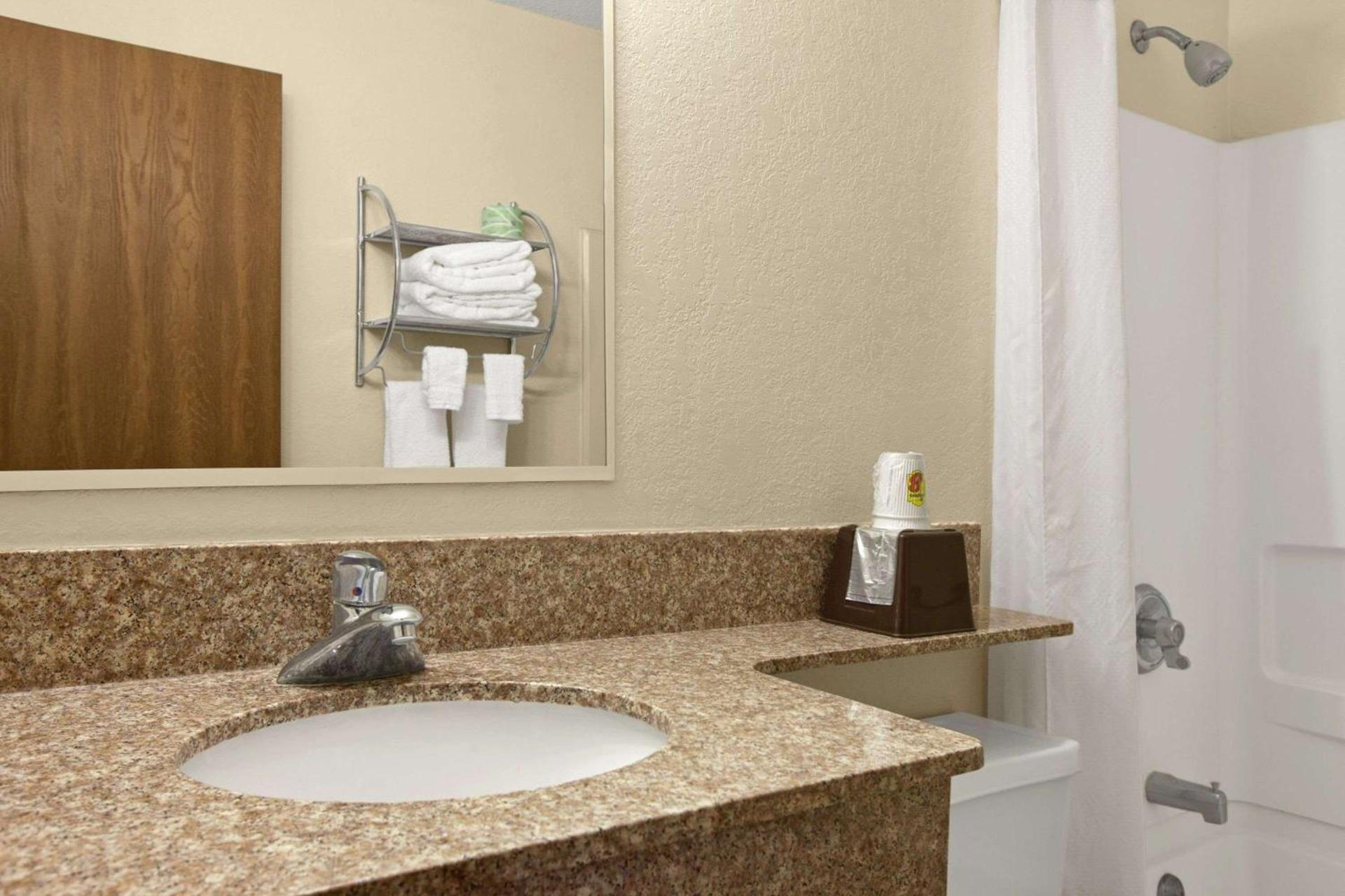 Quality Inn Jackson North photo 7