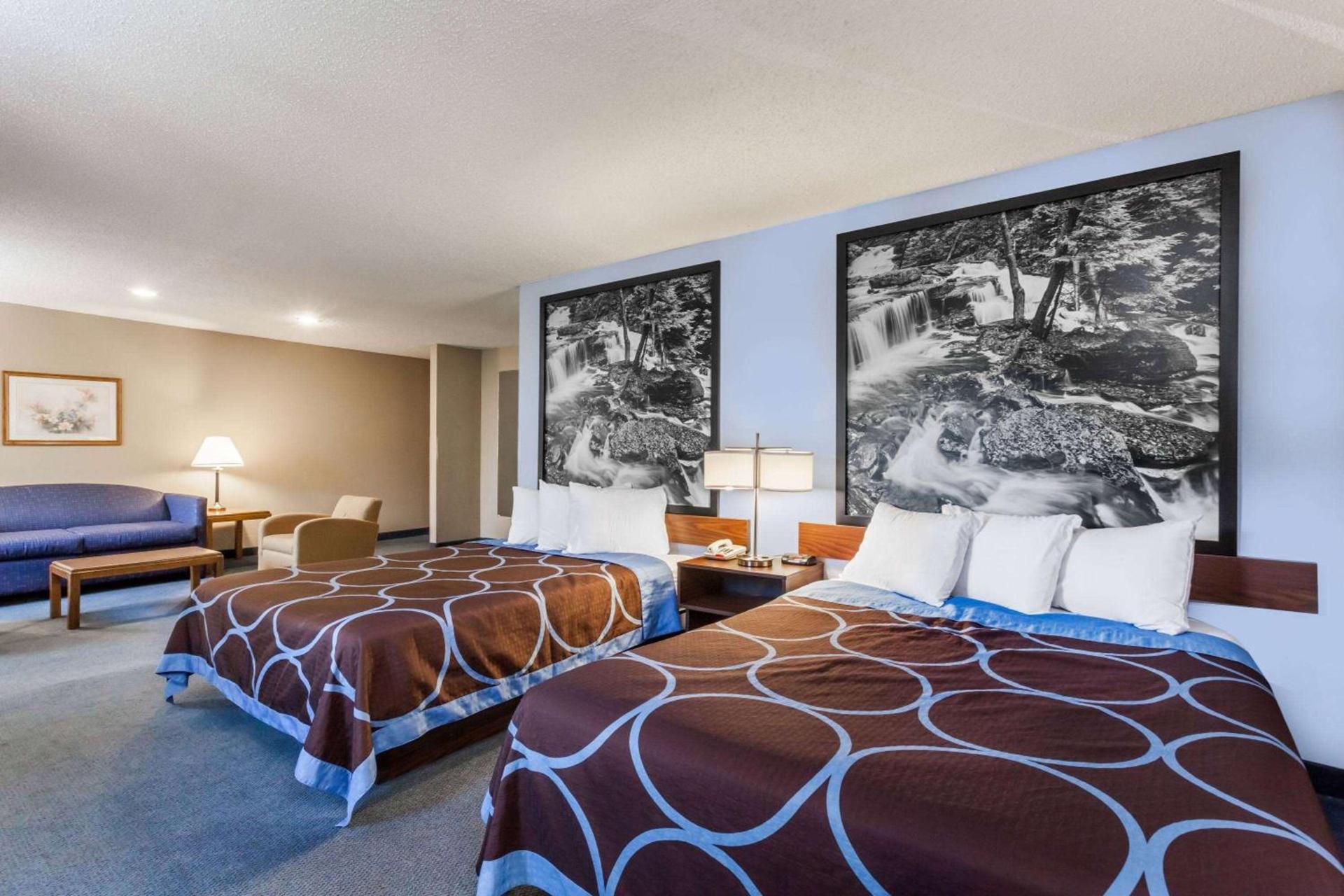 Super 8 by Wyndham East Stroudsburg - Poconos photo 32