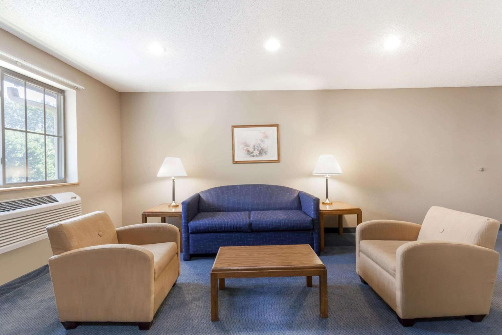 Super 8 by Wyndham East Stroudsburg - Poconos photo 37
