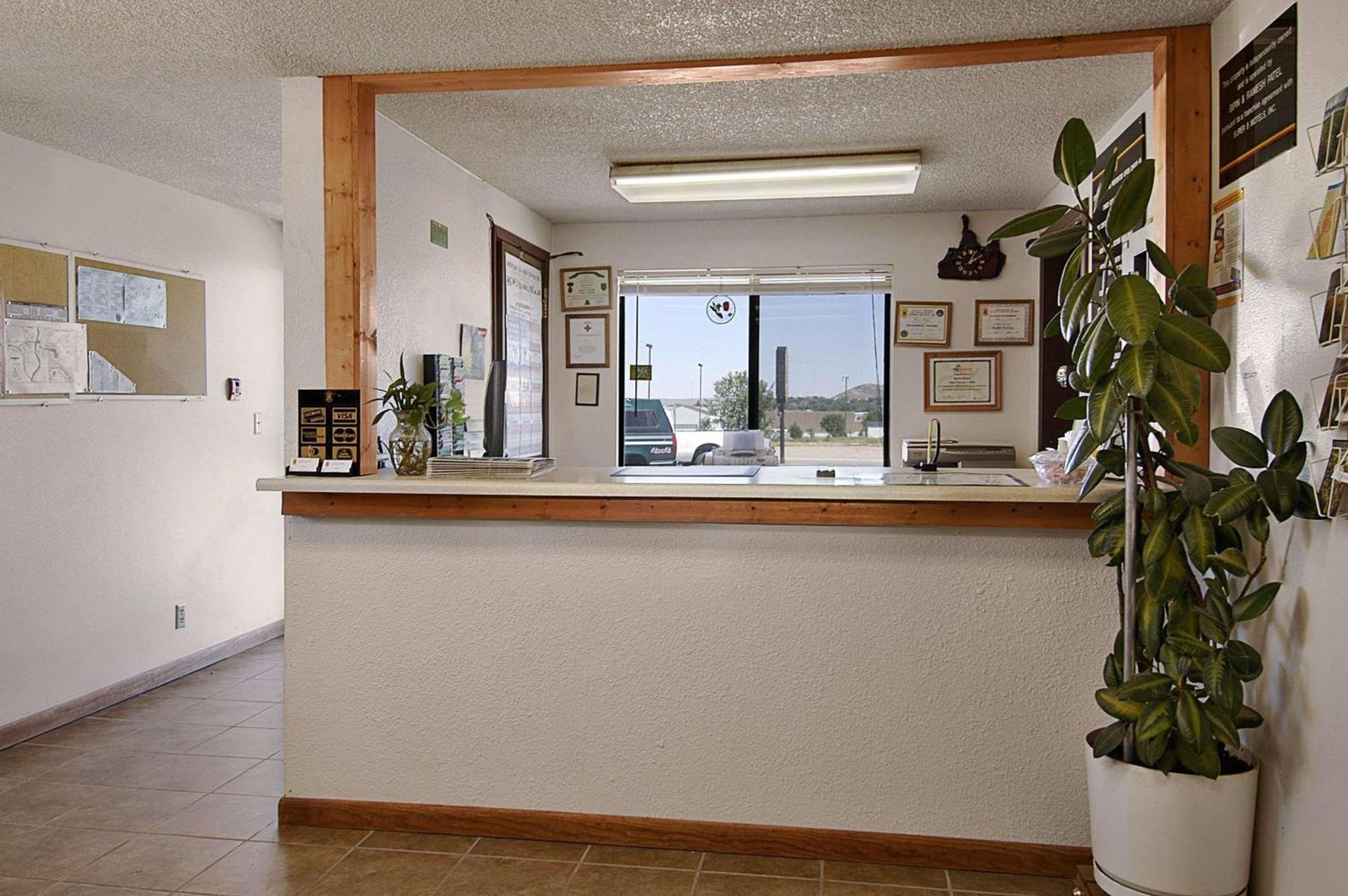 Super 8 by Wyndham Douglas photo 2