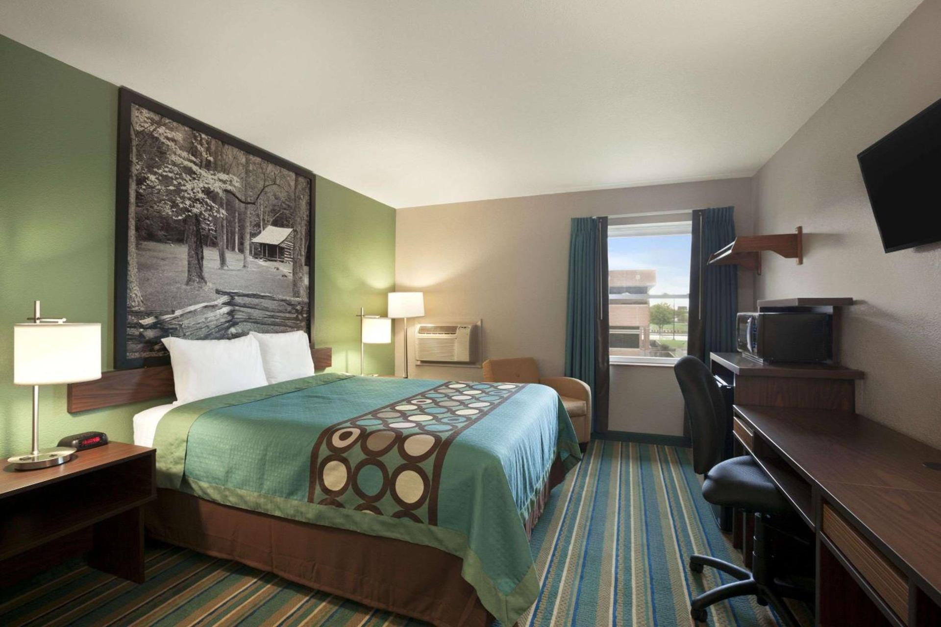 Super 8 by Wyndham Tuscola photo 10