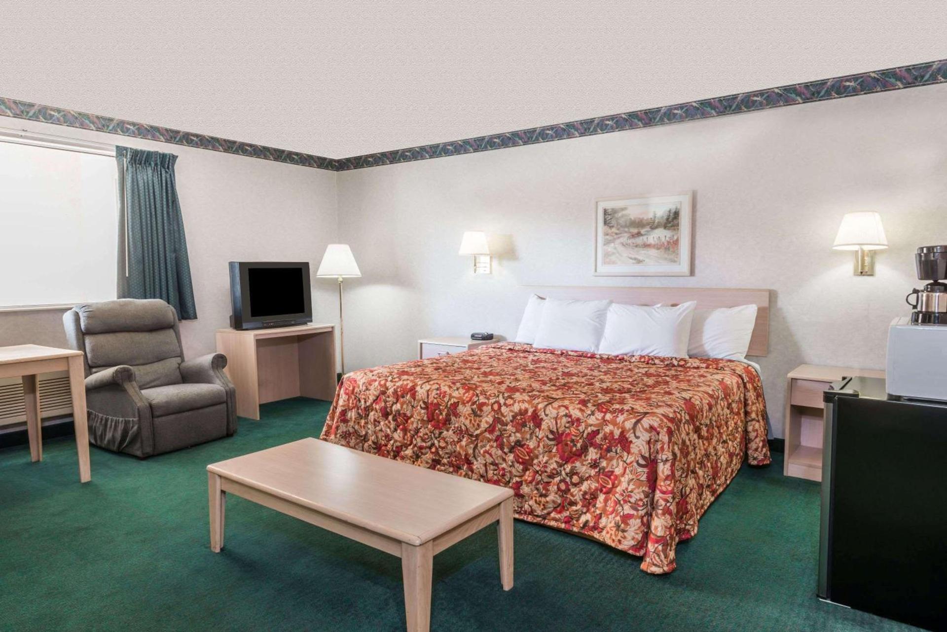 Knights Inn Ottawa photo 22