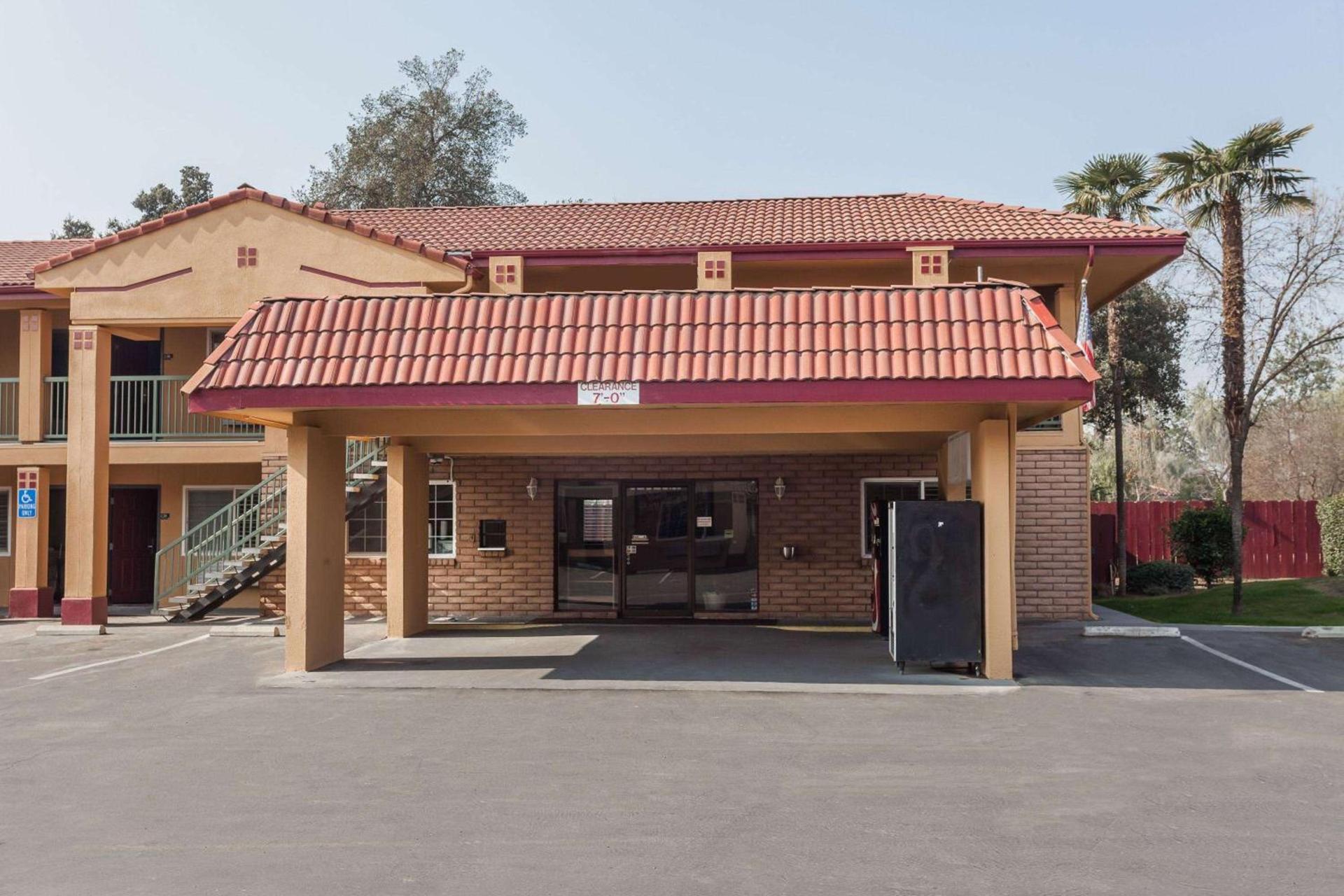 Super 8 by Wyndham Visalia — hotel in Visalia